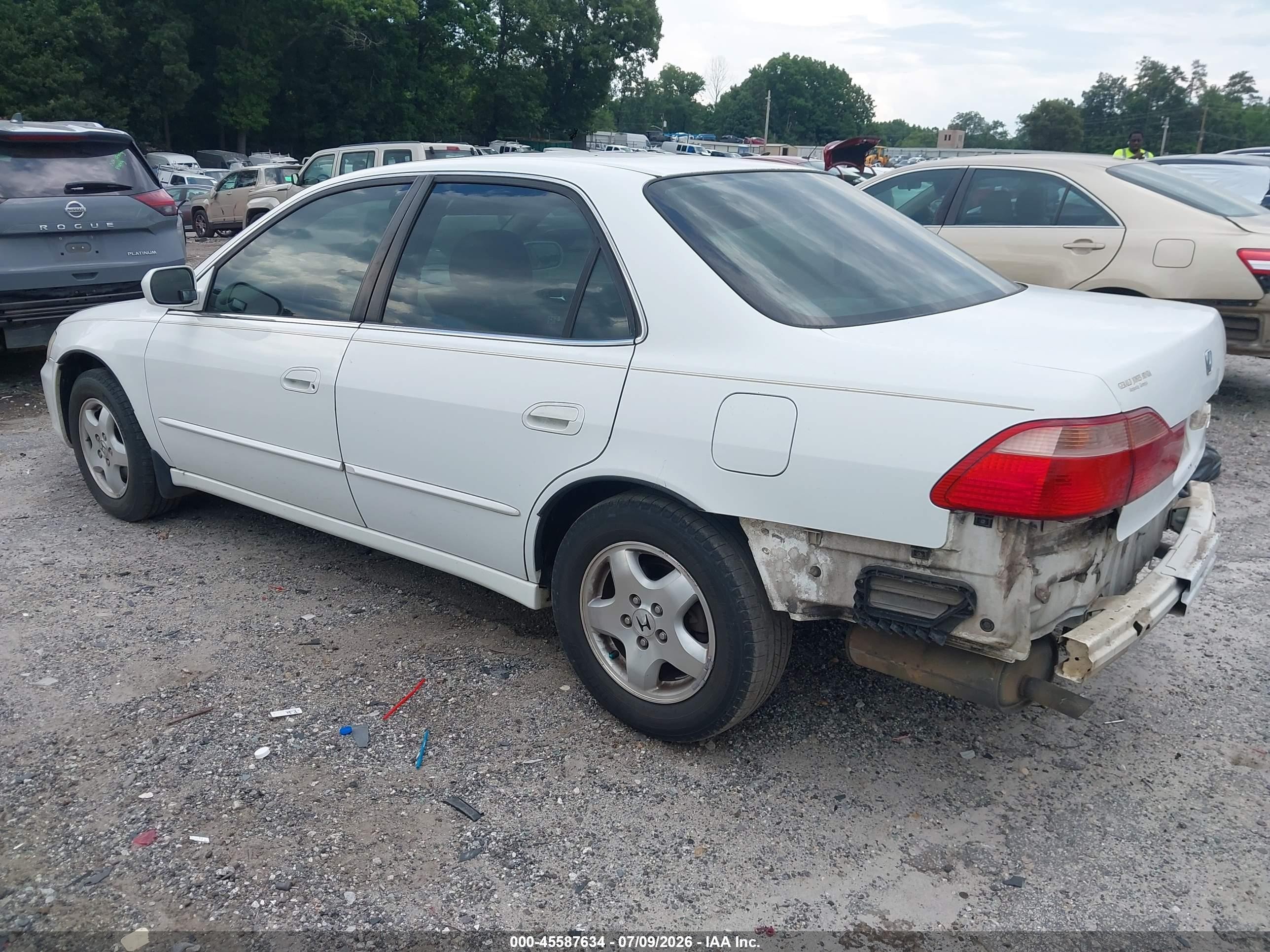 2000 Honda Accord 3.0 Ex White vin: 1HGCG1659YA085879