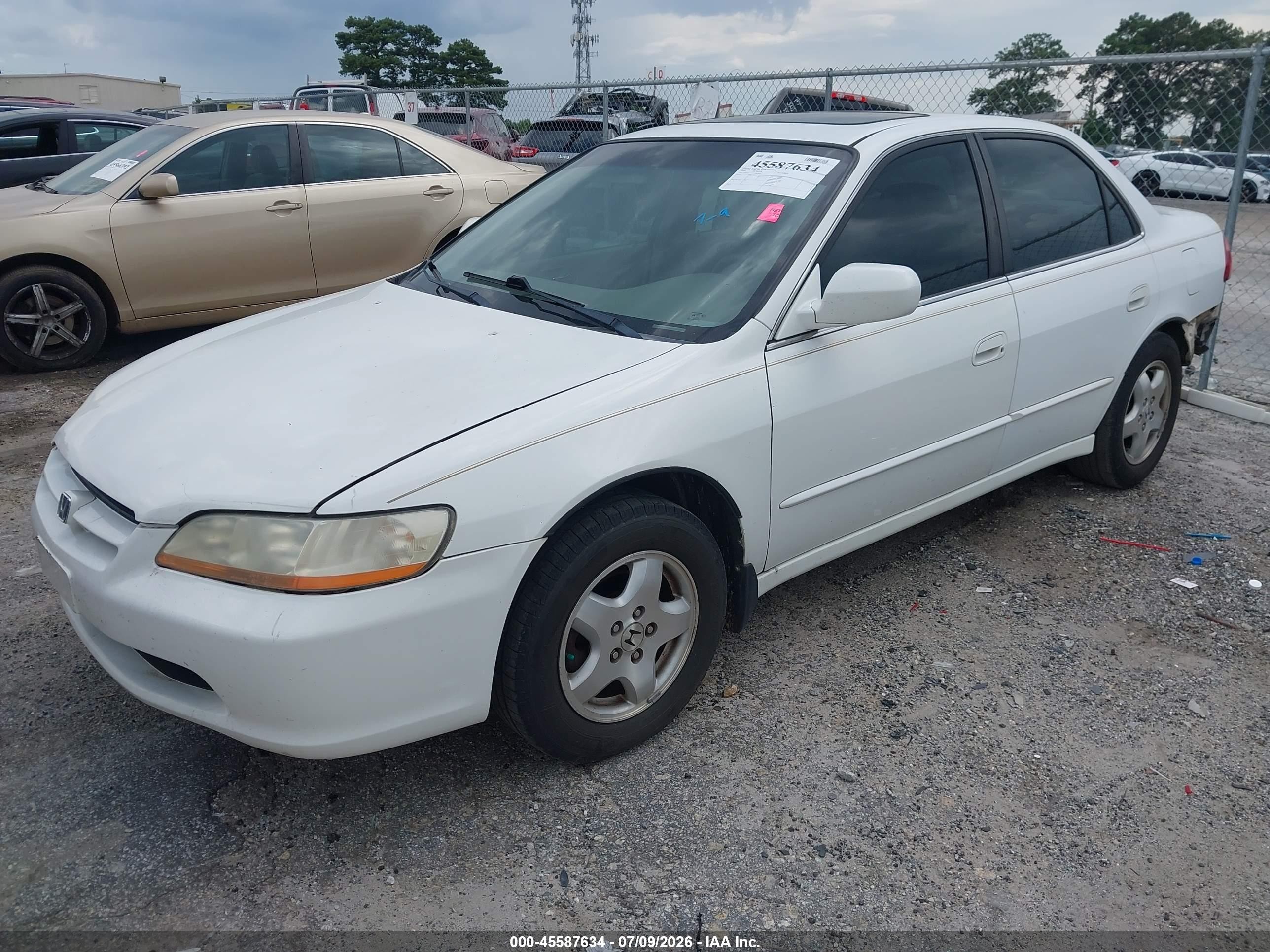 2000 Honda Accord 3.0 Ex White vin: 1HGCG1659YA085879