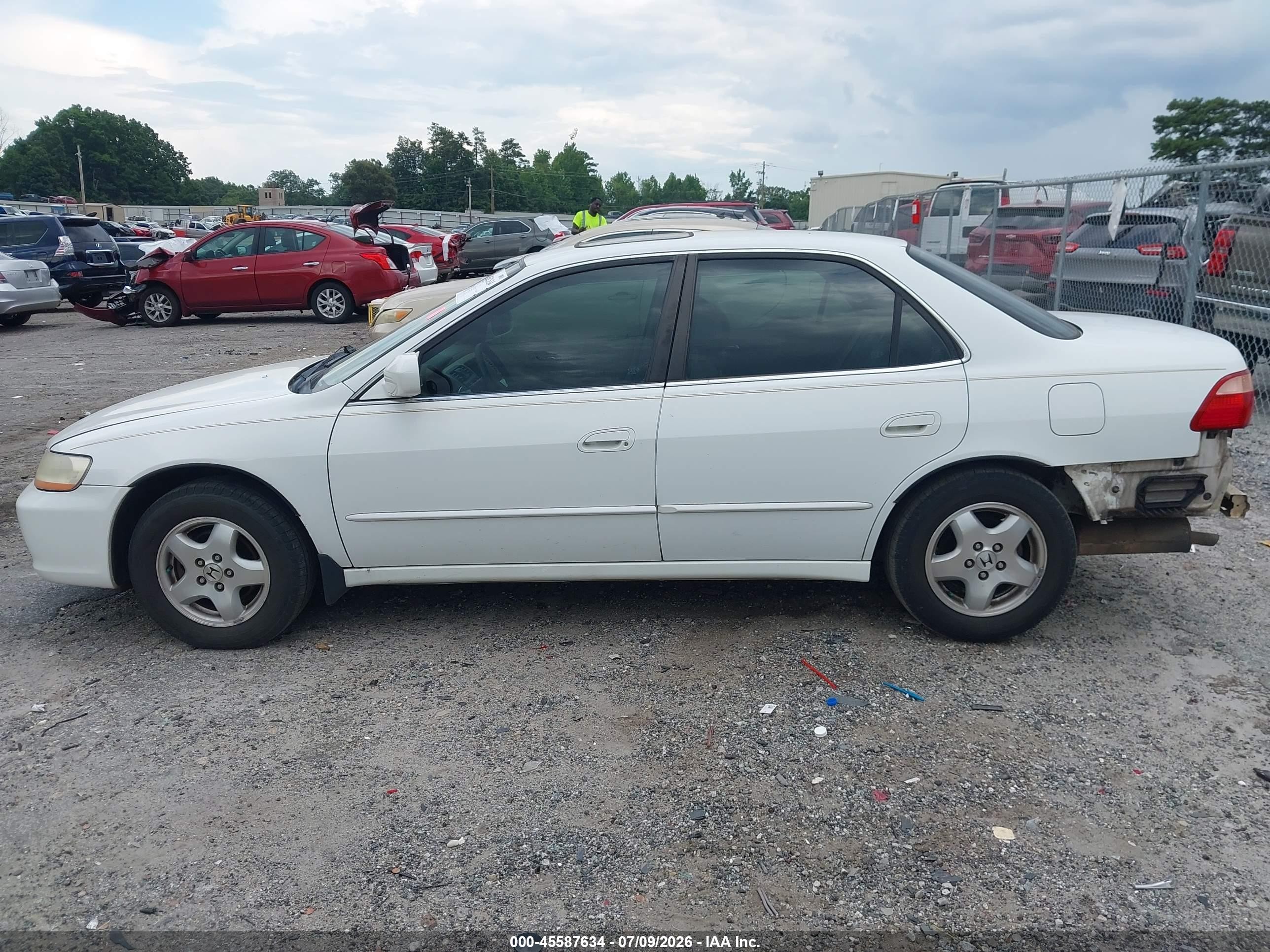 2000 Honda Accord 3.0 Ex White vin: 1HGCG1659YA085879