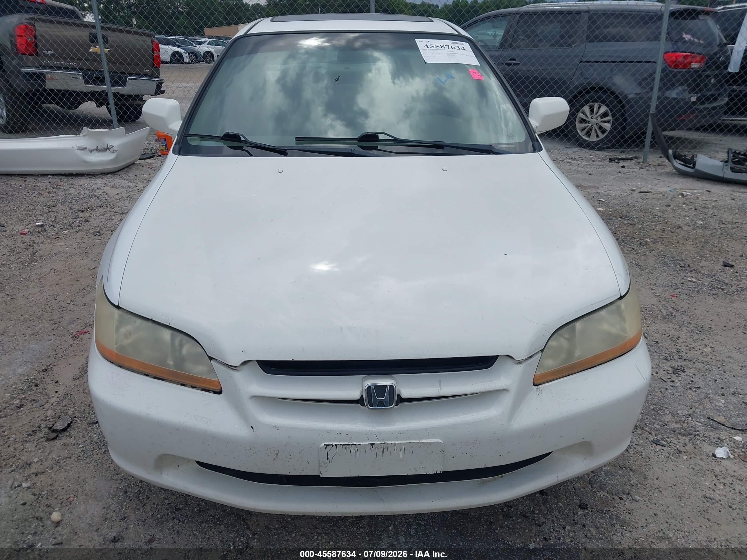 2000 Honda Accord 3.0 Ex White vin: 1HGCG1659YA085879