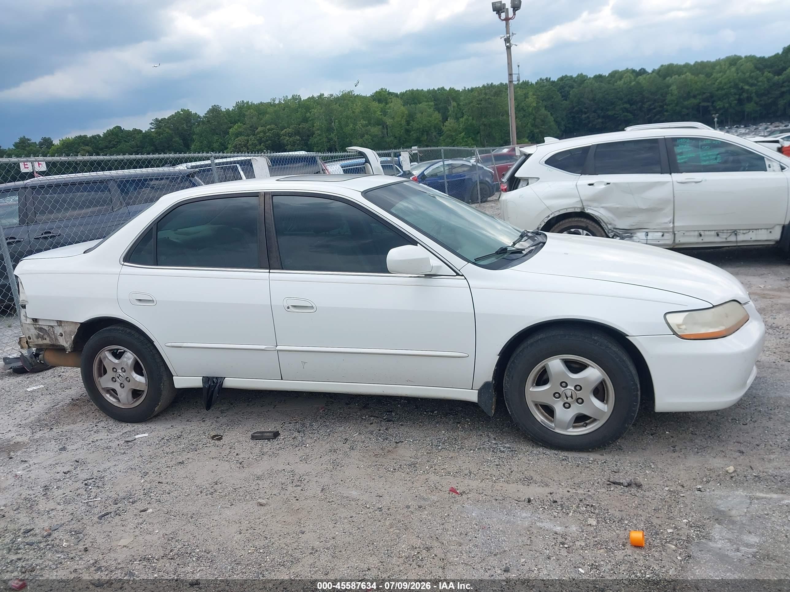 2000 Honda Accord 3.0 Ex White vin: 1HGCG1659YA085879