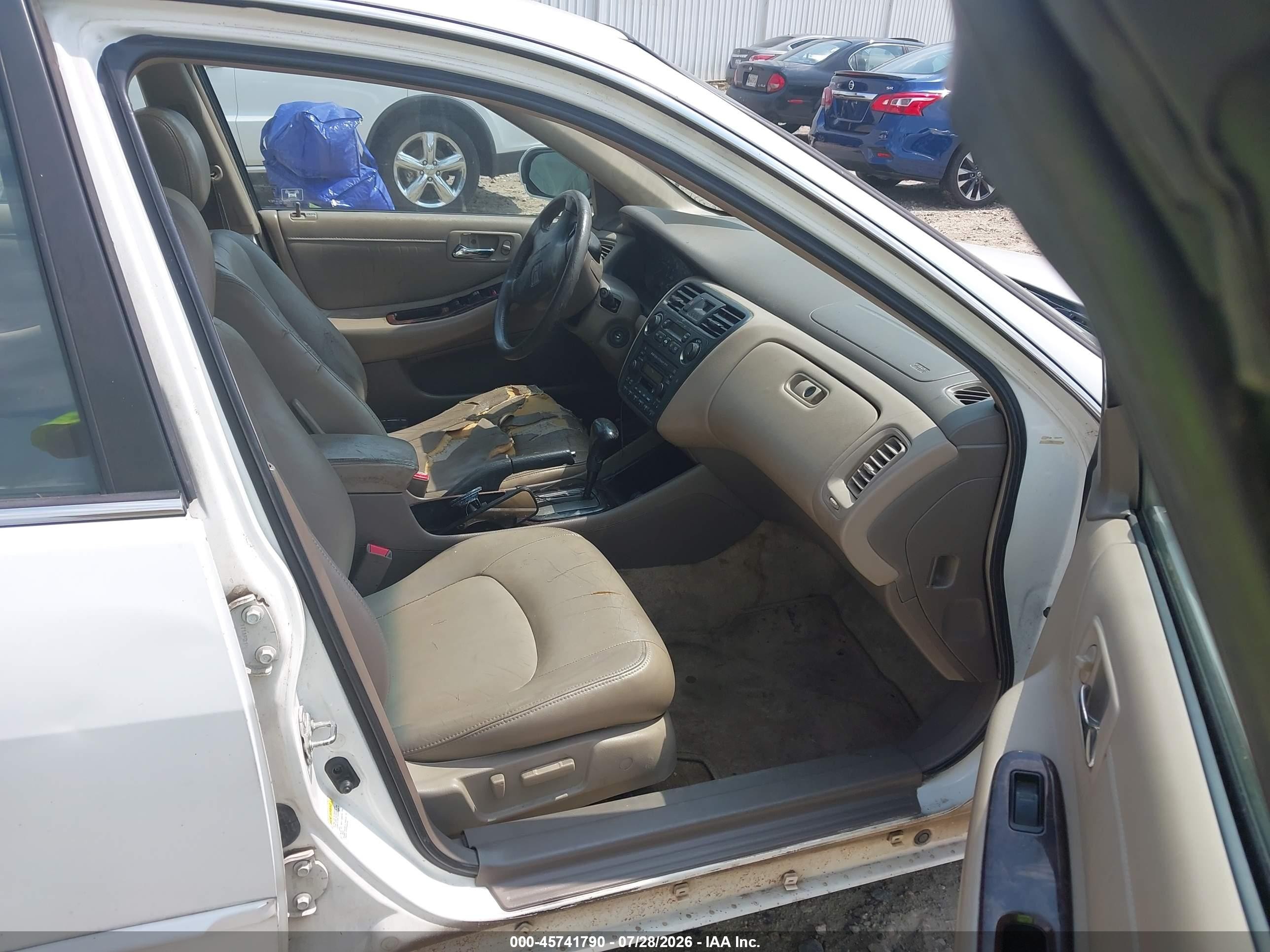 2001 Honda Accord 3.0 Ex White vin: 1HGCG165X1A079711