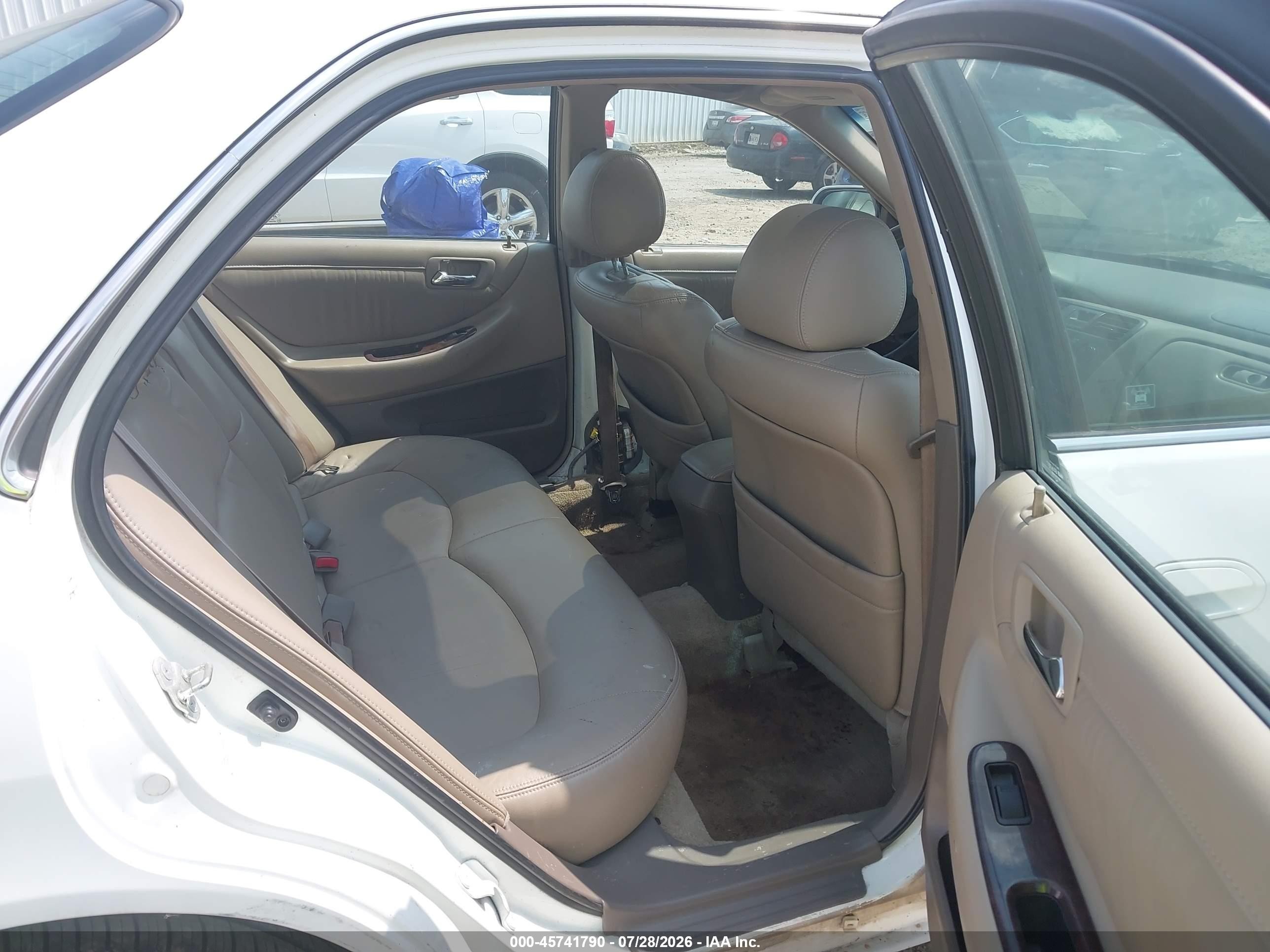 2001 Honda Accord 3.0 Ex White vin: 1HGCG165X1A079711