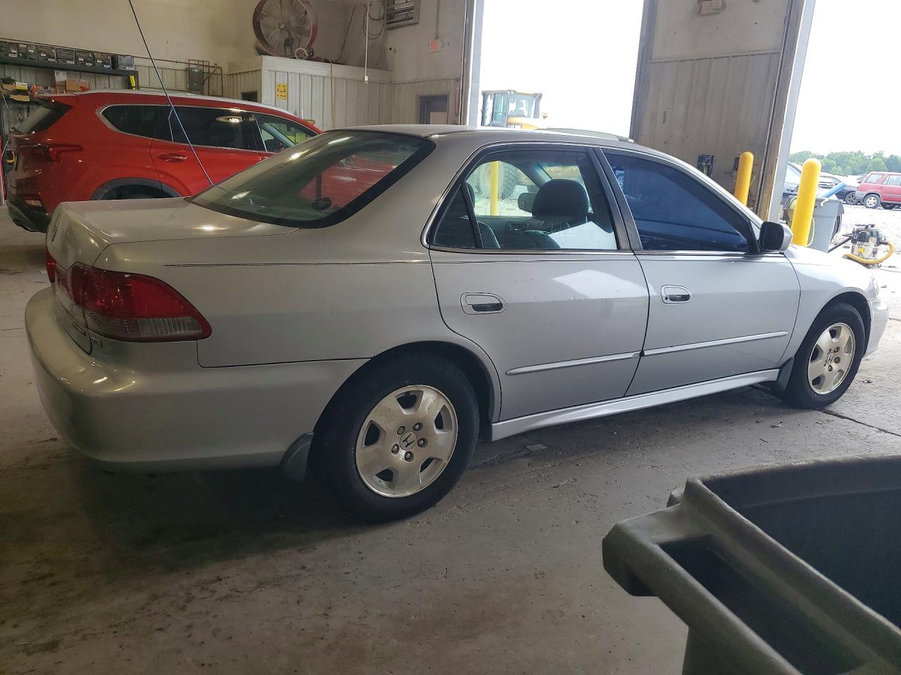2002 Honda Accord Ex Silver vin: 1HGCG165X2A037508