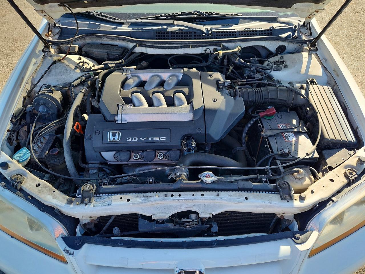 2002 Honda Accord Ex White vin: 1HGCG165X2A043051