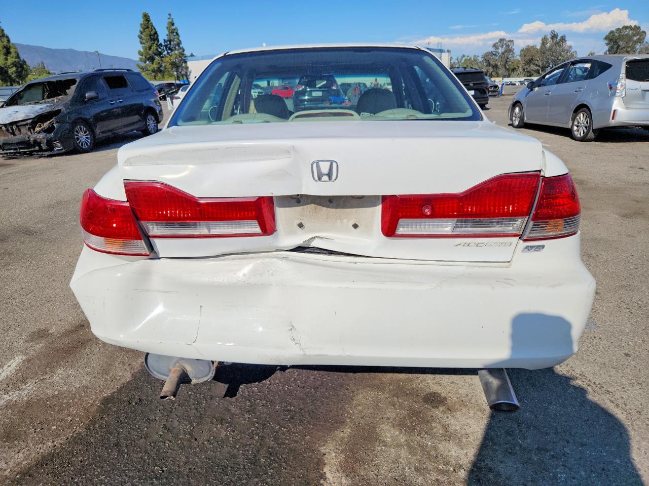 2002 Honda Accord Ex White vin: 1HGCG165X2A043051