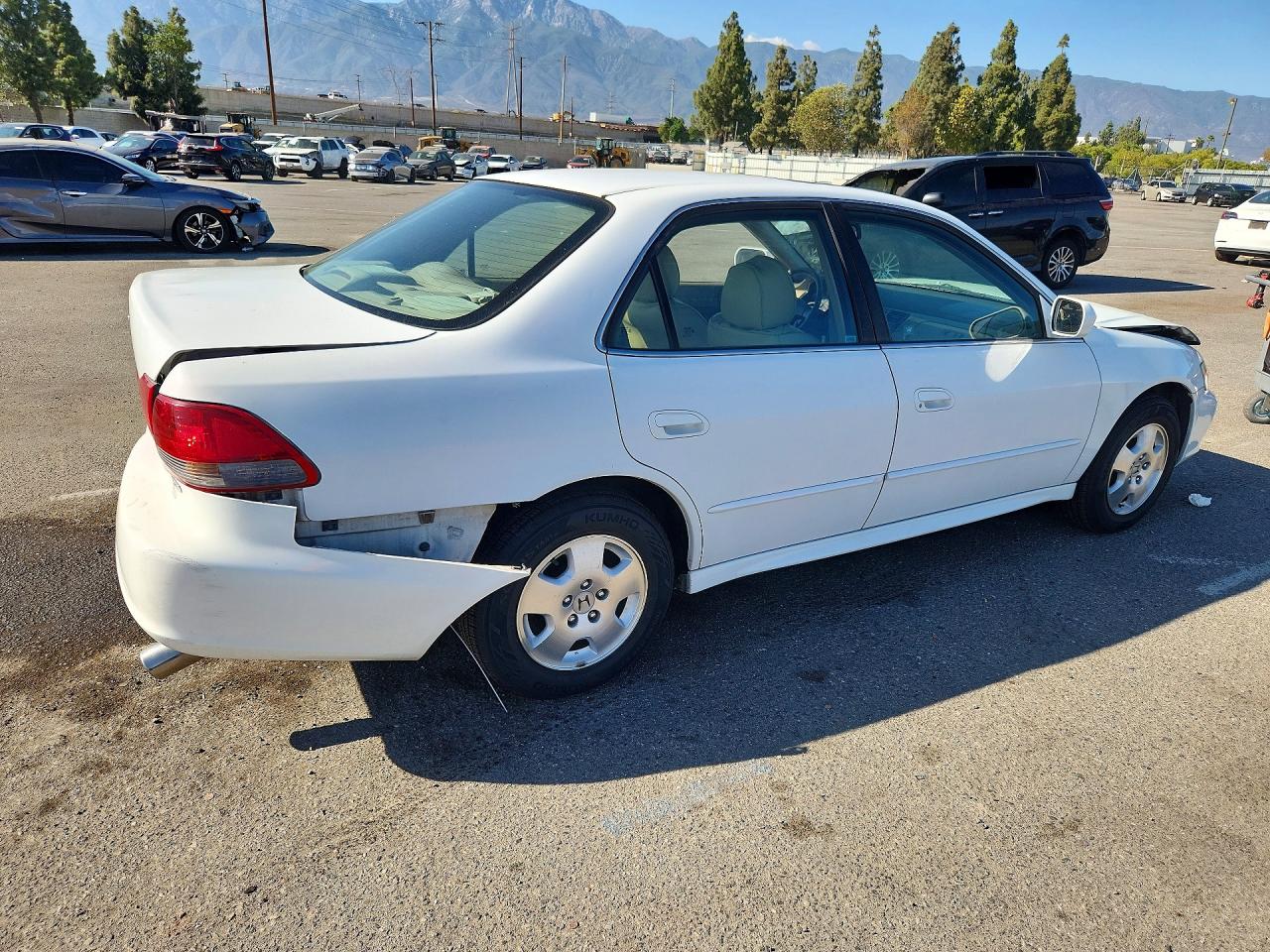 2002 Honda Accord Ex White vin: 1HGCG165X2A043051