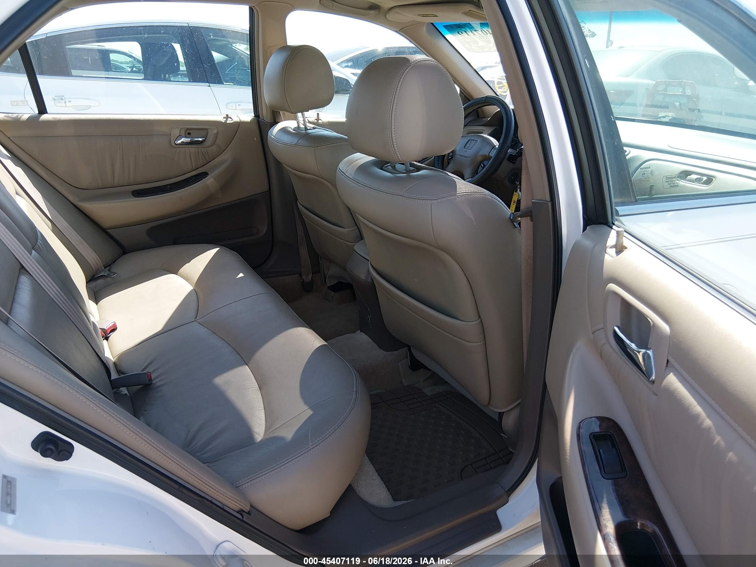 2000 Honda Accord 3.0 Ex White vin: 1HGCG165XYA065088