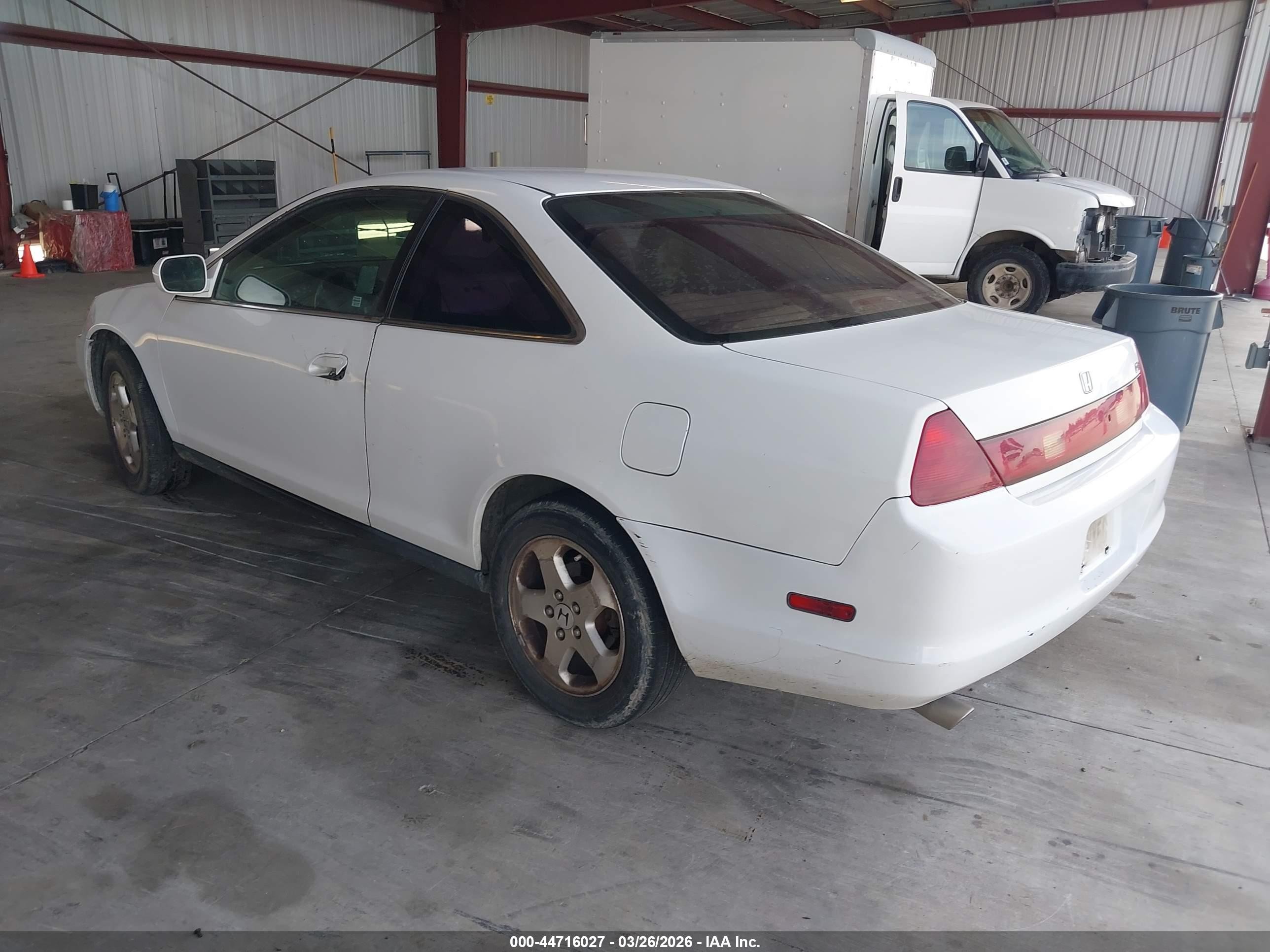 2000 Honda Accord 3.0 Lx White vin: 1HGCG2243YA007035