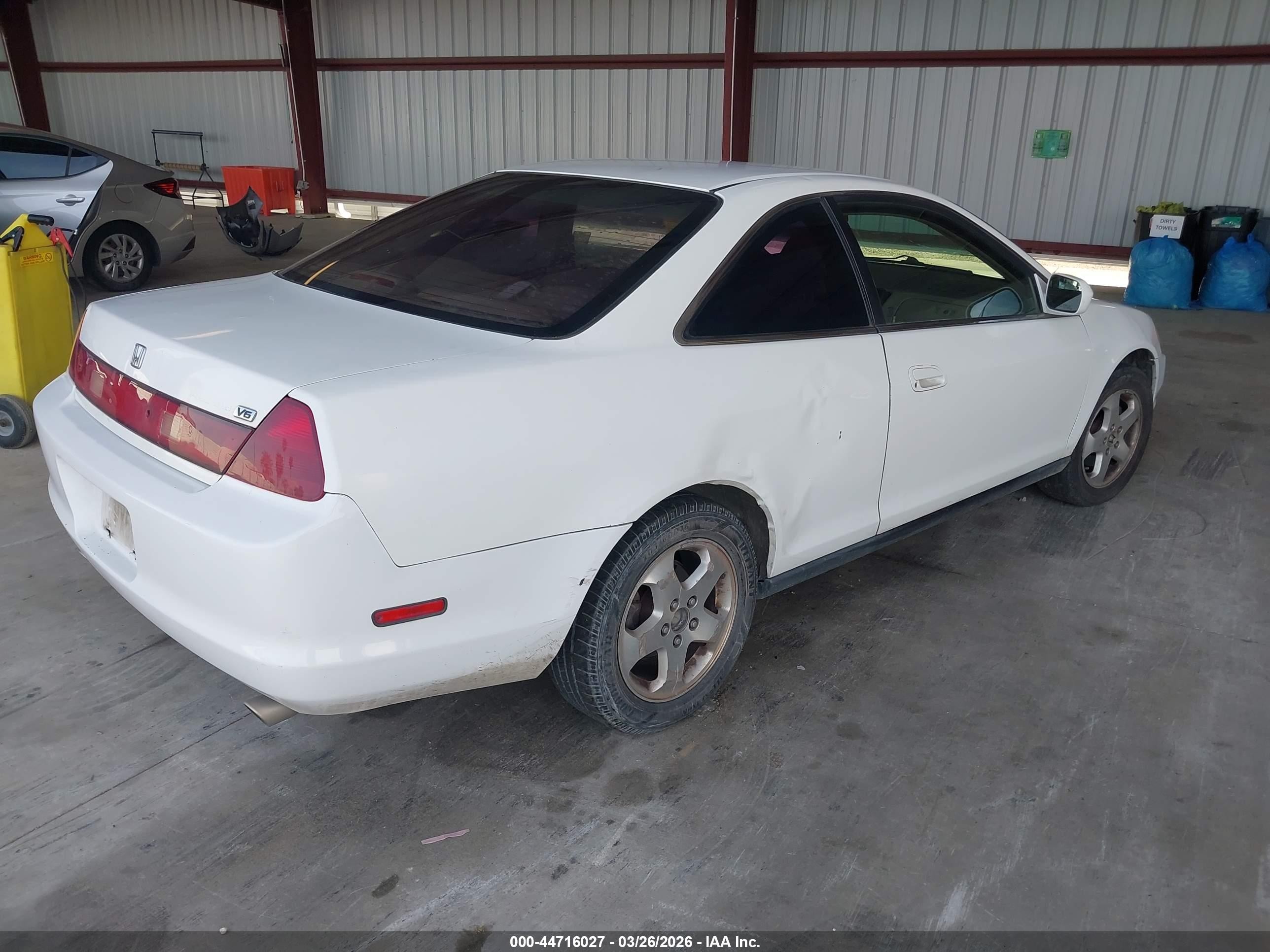 2000 Honda Accord 3.0 Lx White vin: 1HGCG2243YA007035