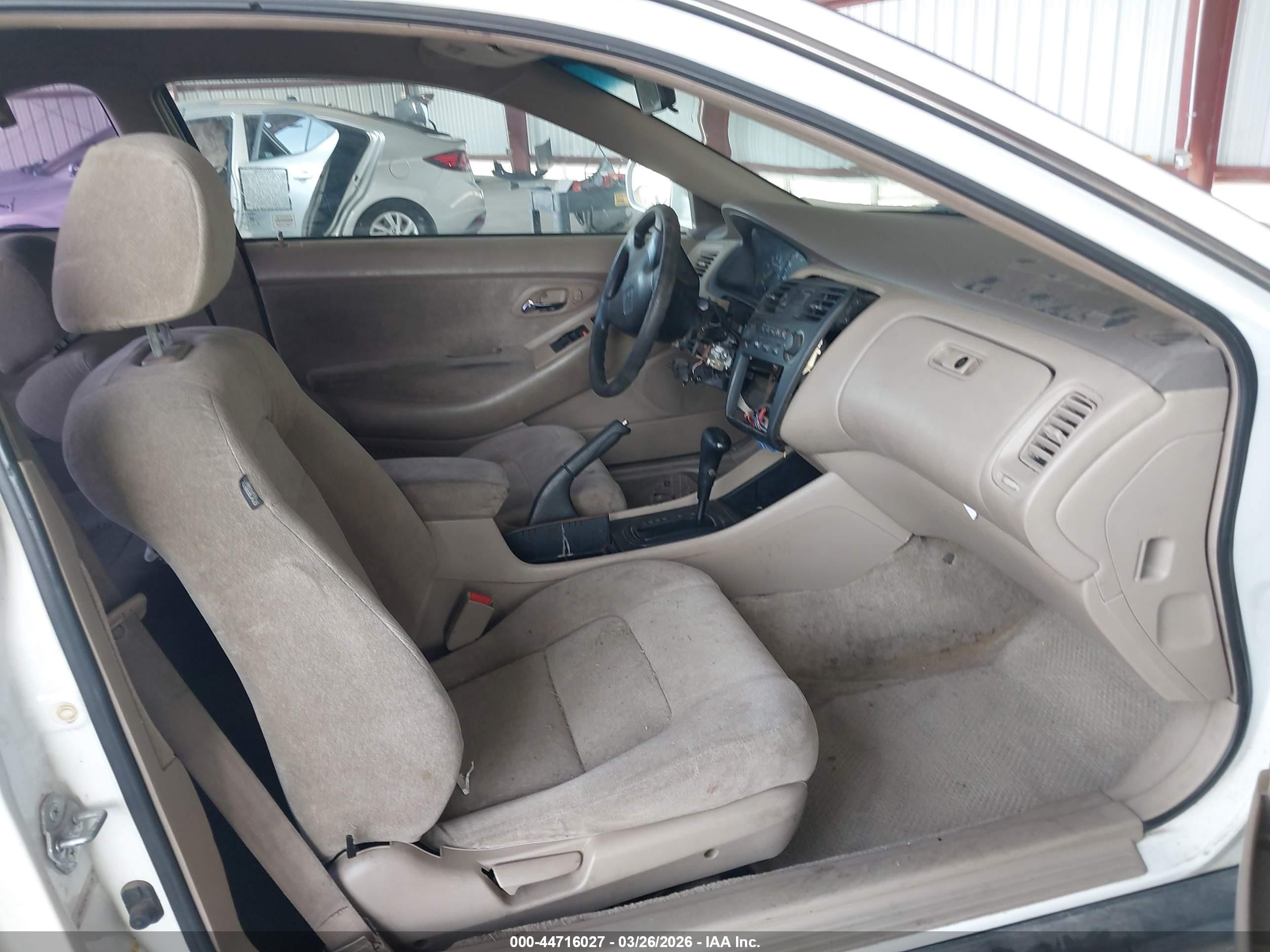 2000 Honda Accord 3.0 Lx White vin: 1HGCG2243YA007035