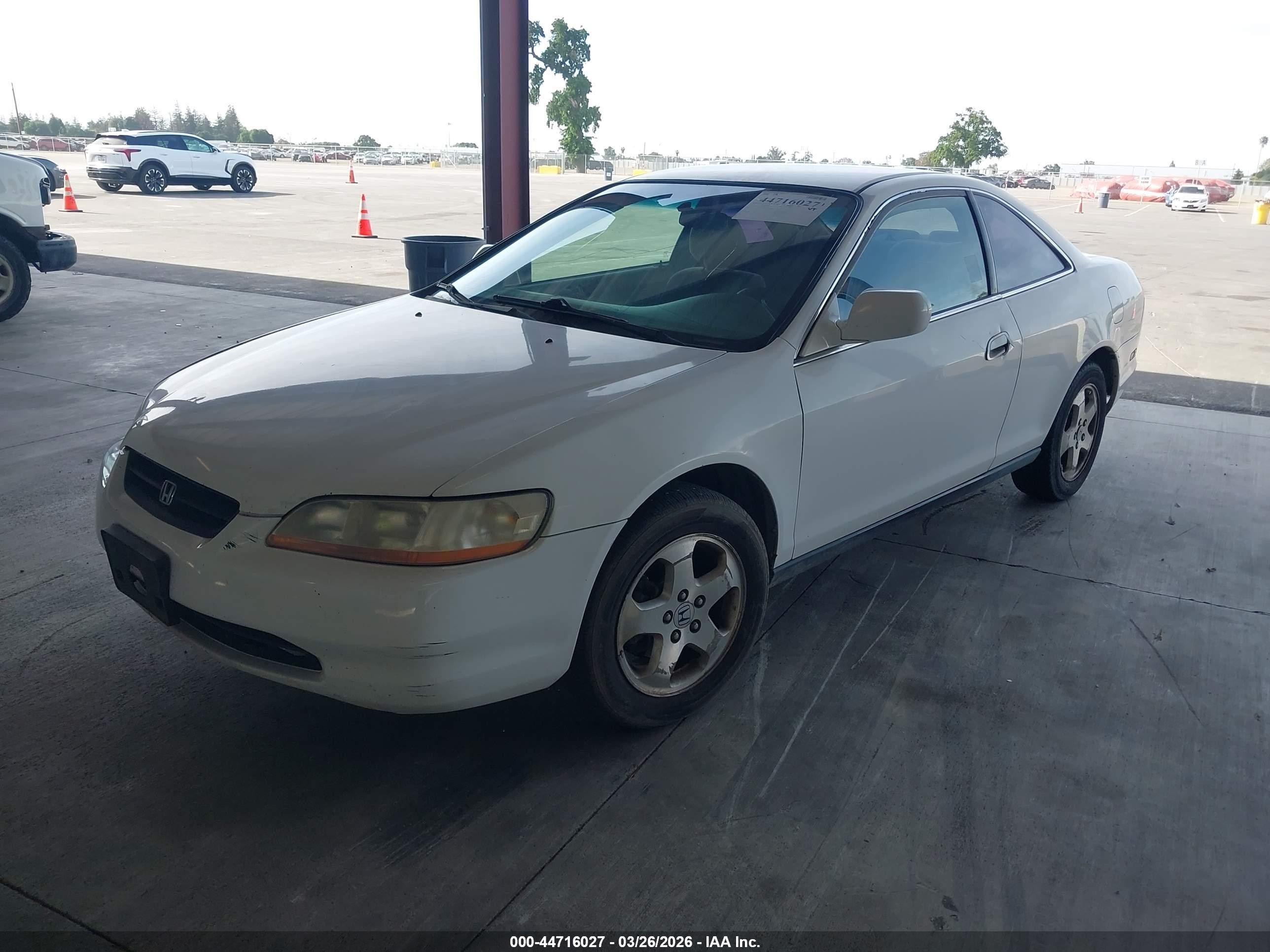 2000 Honda Accord 3.0 Lx White vin: 1HGCG2243YA007035