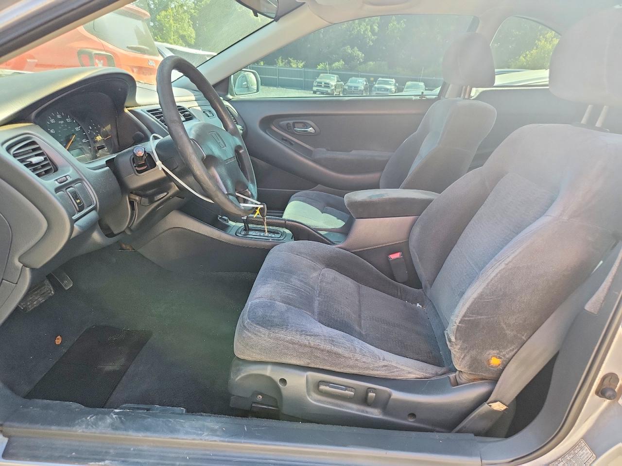 1998 Honda Accord Lx Silver vin: 1HGCG2244WA005405