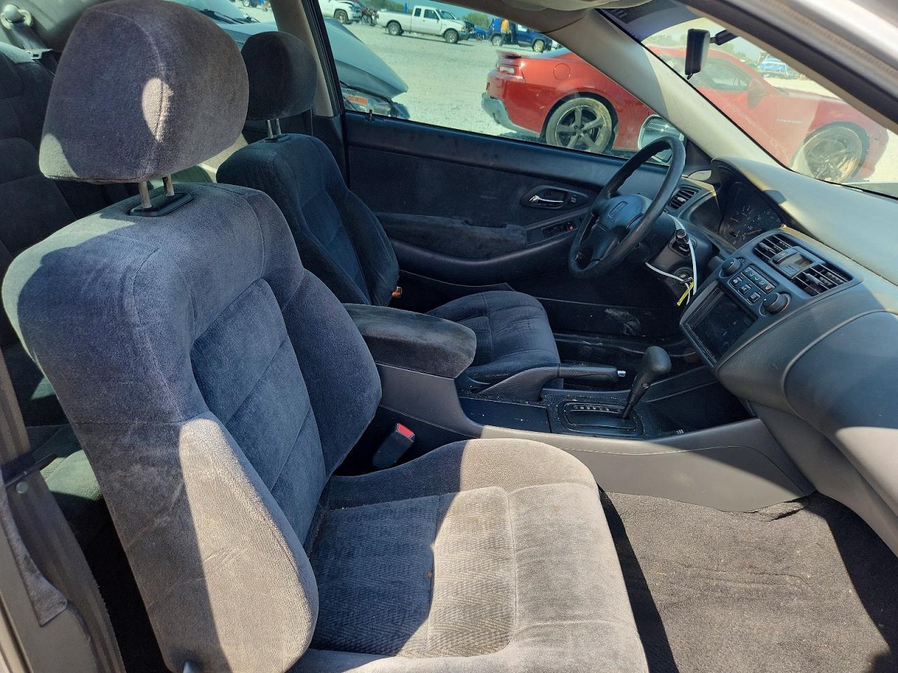 1998 Honda Accord Lx Silver vin: 1HGCG2244WA005405