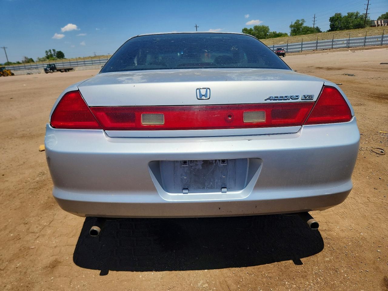 1998 Honda Accord Lx Silver vin: 1HGCG2247WA013675