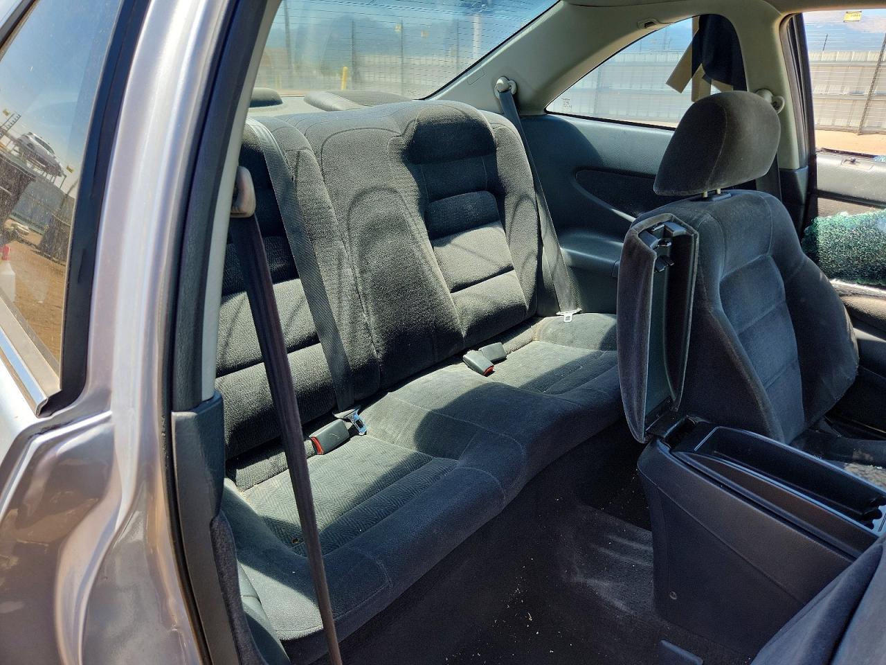 1998 Honda Accord Lx Silver vin: 1HGCG2247WA013675