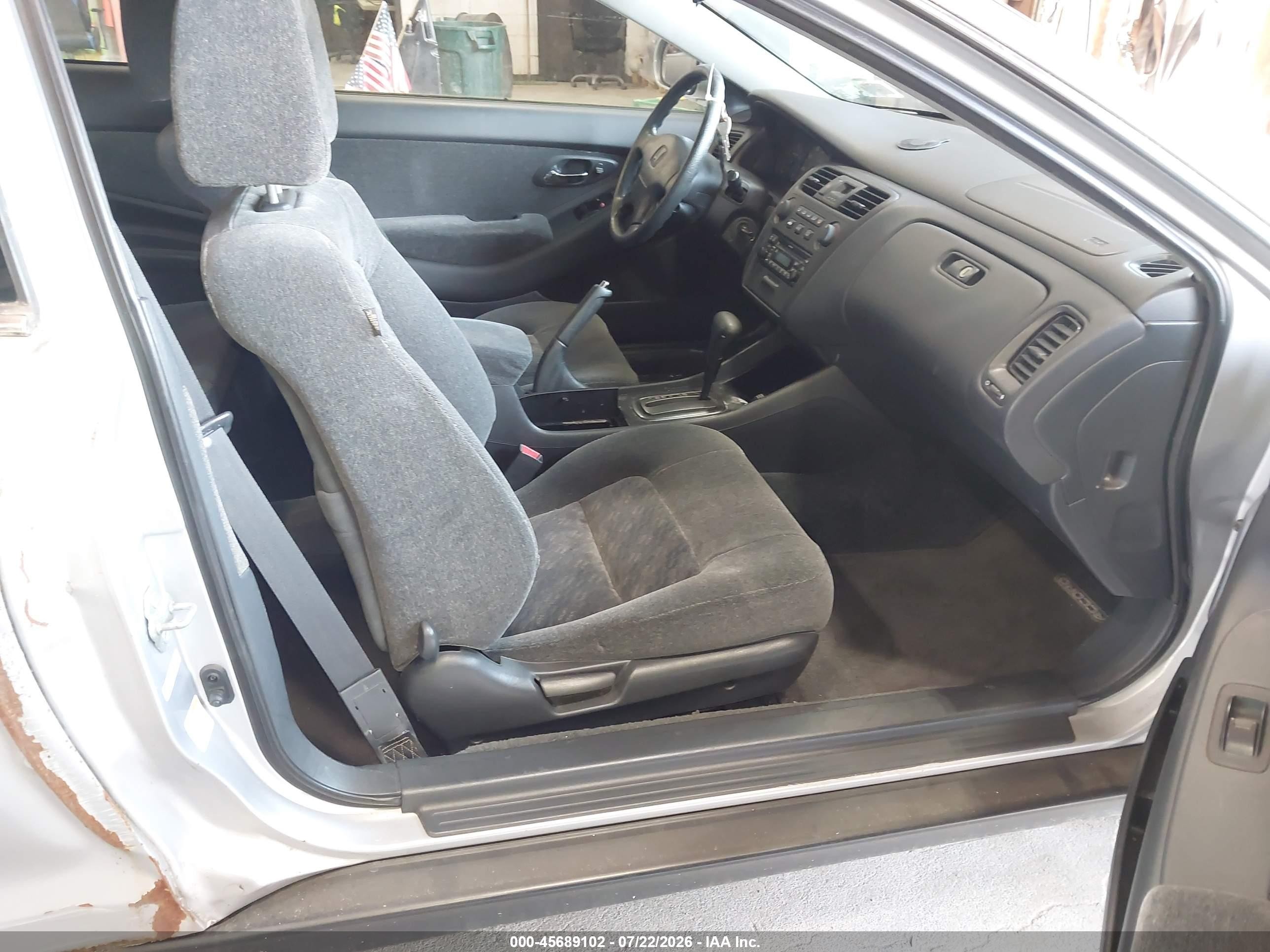 2001 Honda Accord 3.0 Lx Silver vin: 1HGCG22491A034391