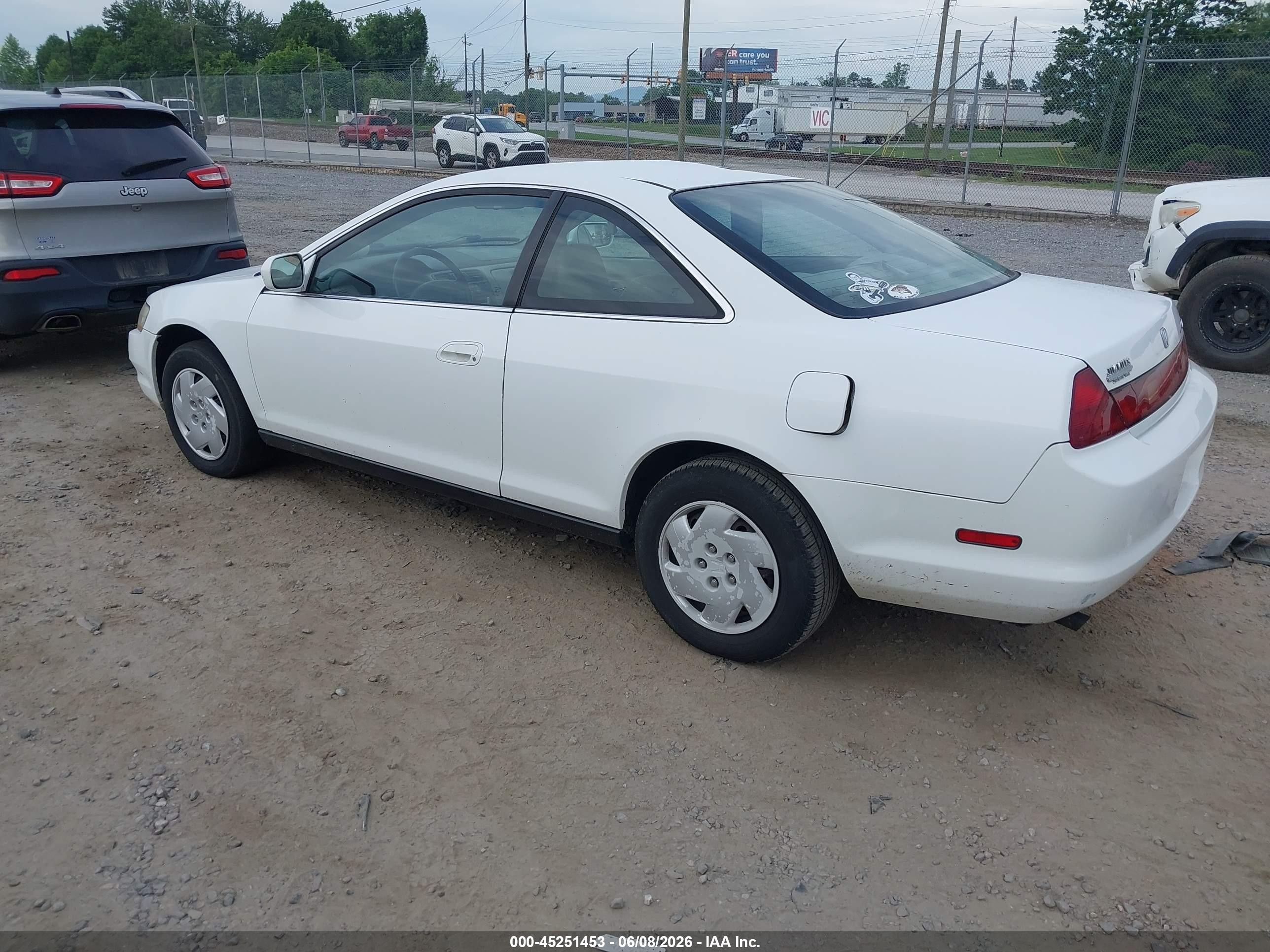 2000 Honda Accord 3.0 Lx White vin: 1HGCG2249YA026009