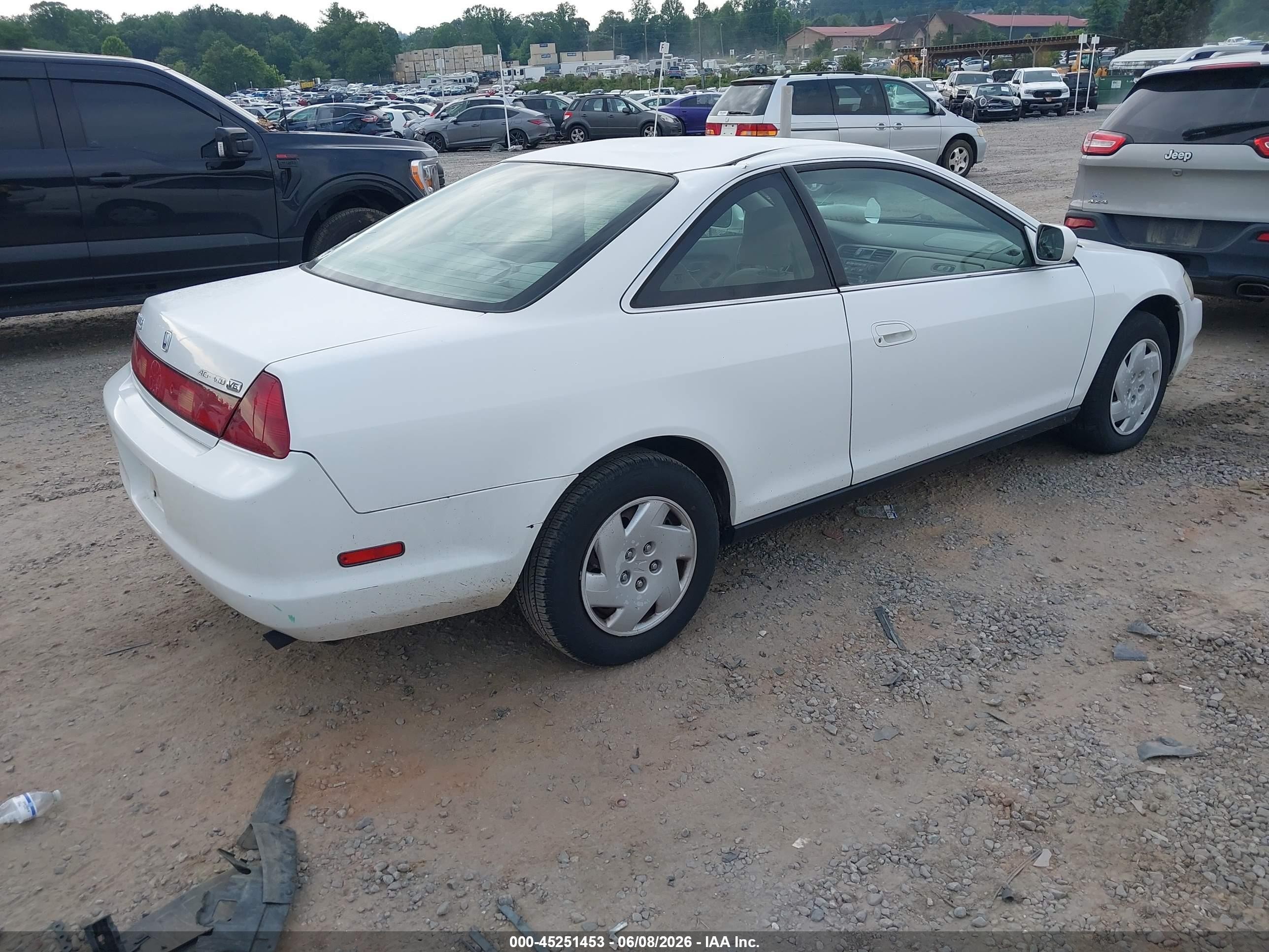 2000 Honda Accord 3.0 Lx White vin: 1HGCG2249YA026009