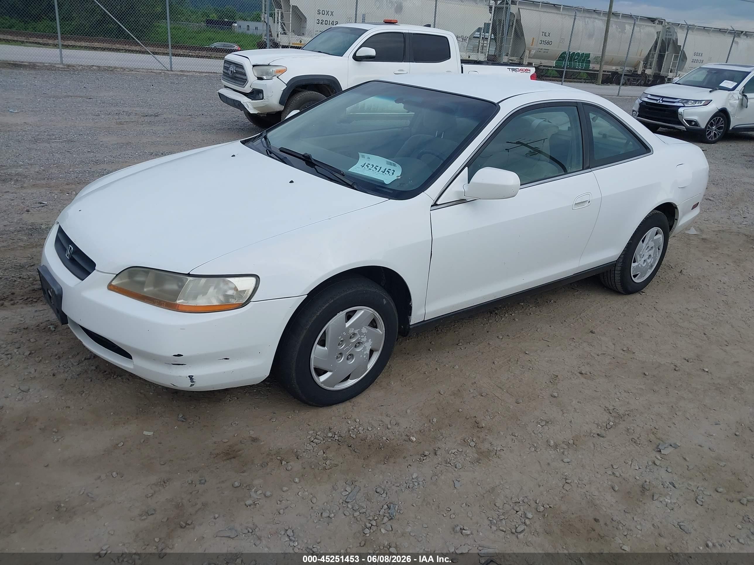 2000 Honda Accord 3.0 Lx White vin: 1HGCG2249YA026009