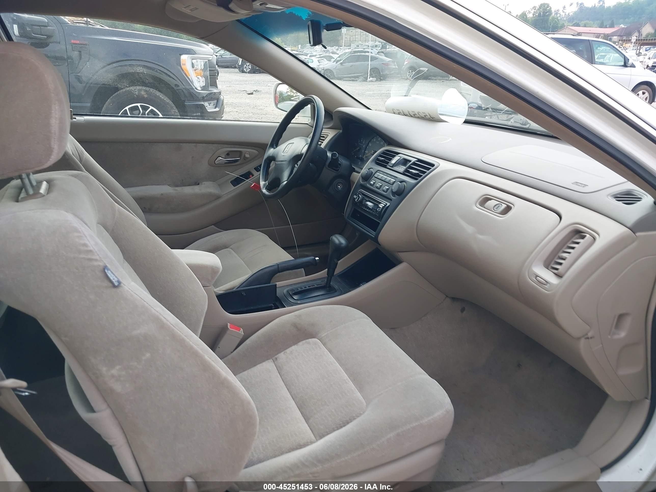 2000 Honda Accord 3.0 Lx White vin: 1HGCG2249YA026009