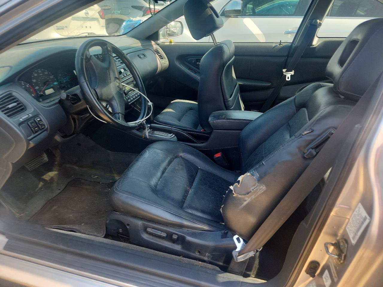 2002 Honda Accord Ex White vin: 1HGCG22522A003705