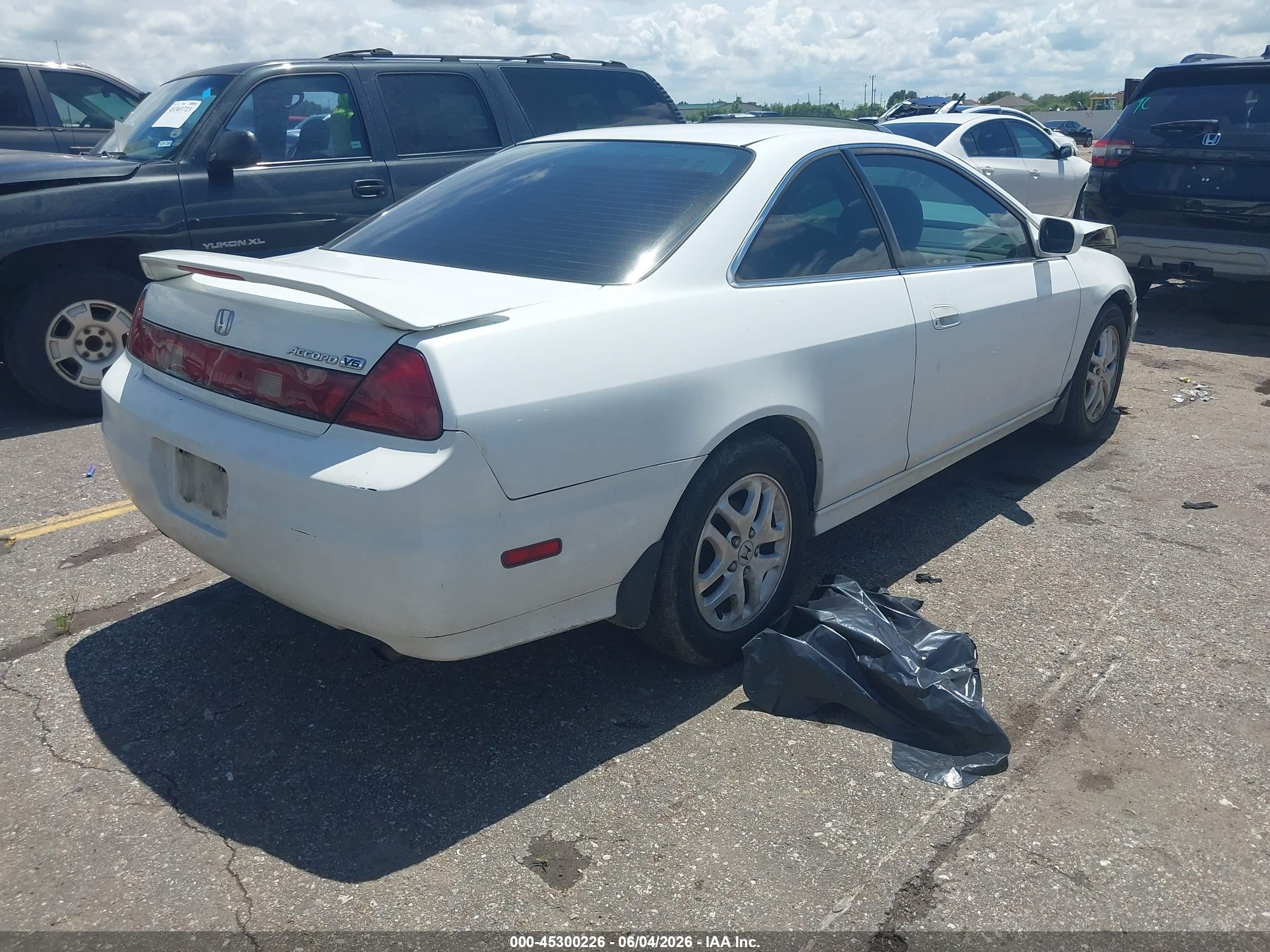 2001 Honda Accord 3.0 Ex White vin: 1HGCG22571A034124