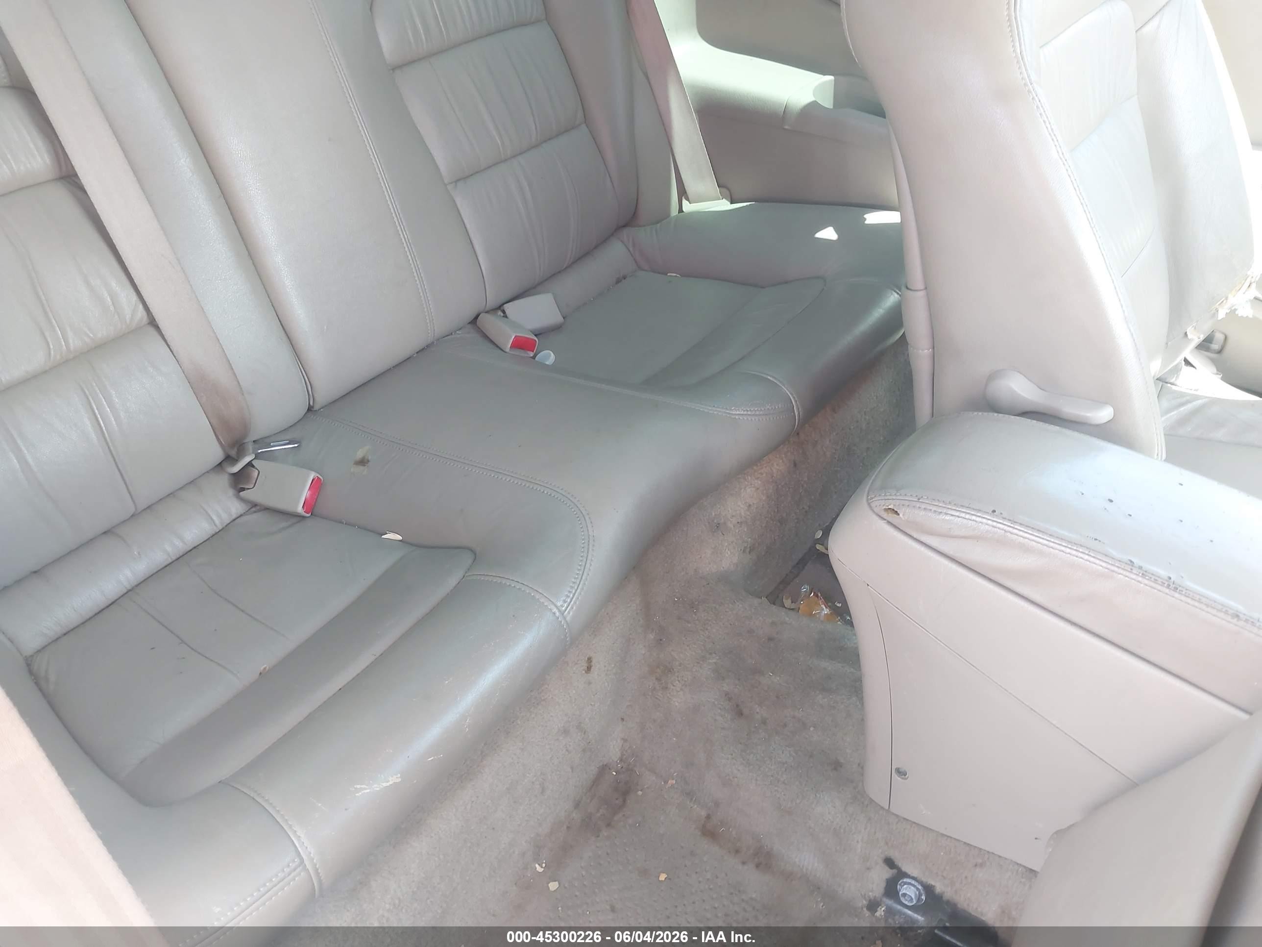 2001 Honda Accord 3.0 Ex White vin: 1HGCG22571A034124