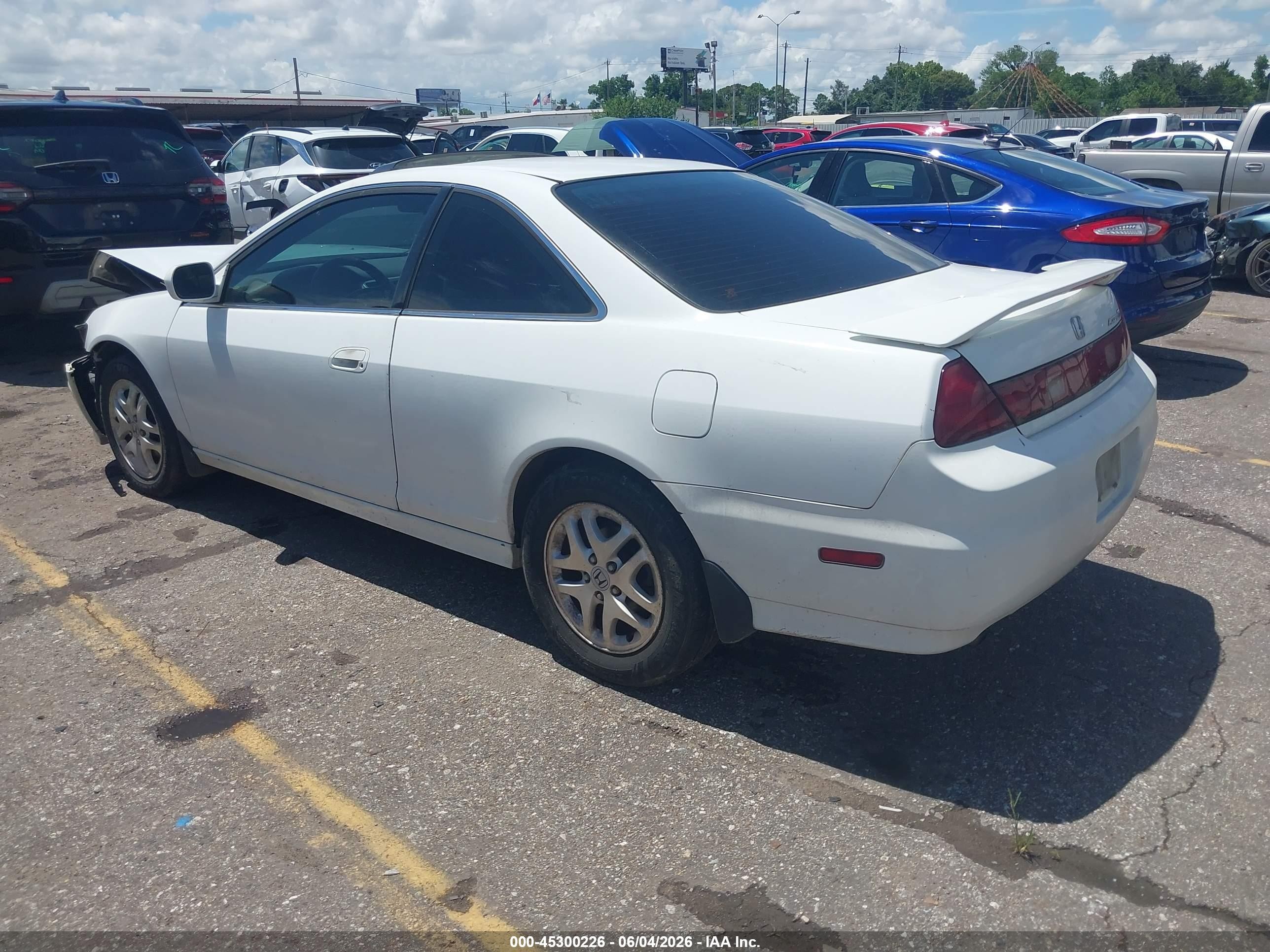 2001 Honda Accord 3.0 Ex White vin: 1HGCG22571A034124