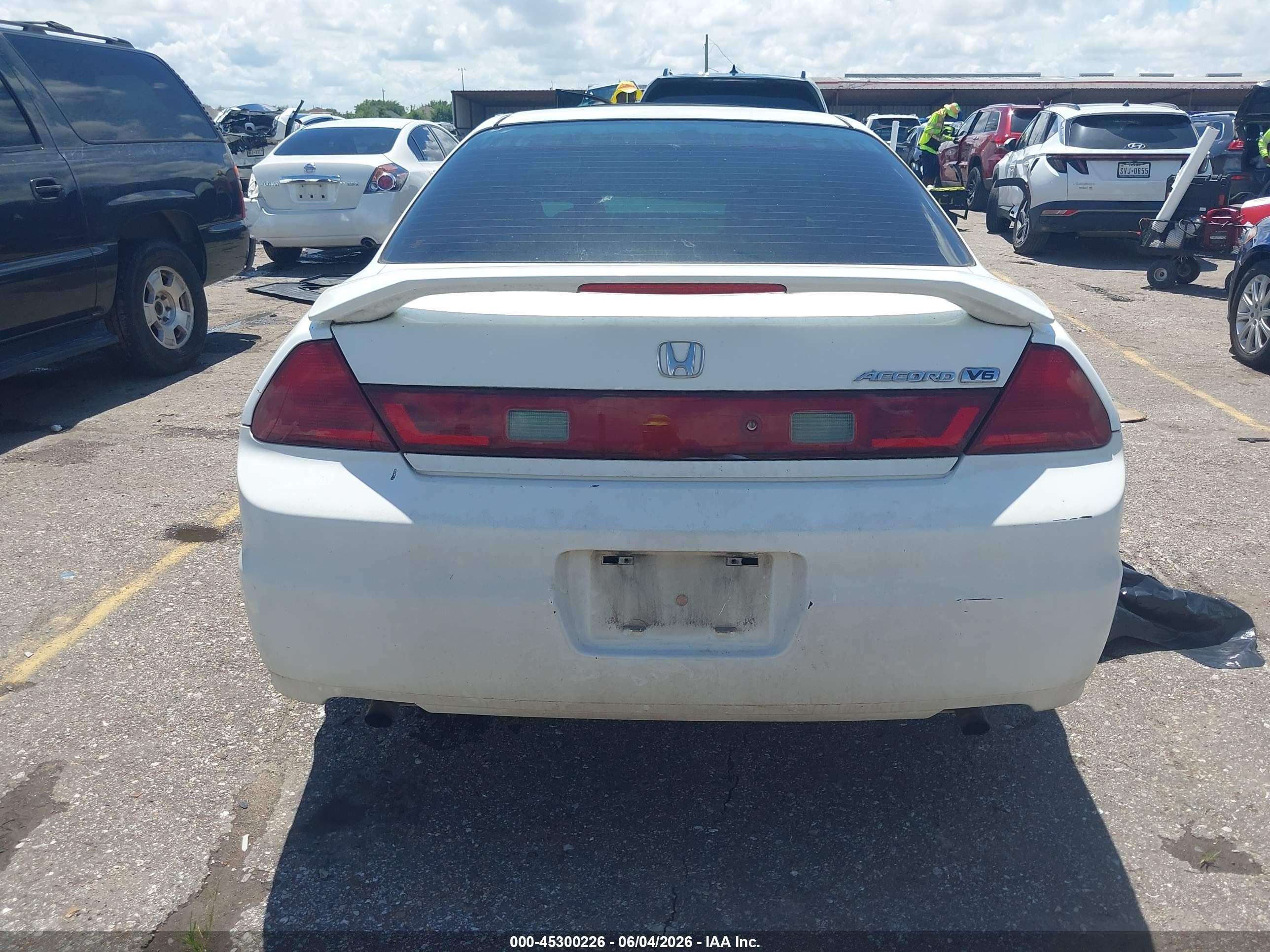 2001 Honda Accord 3.0 Ex White vin: 1HGCG22571A034124