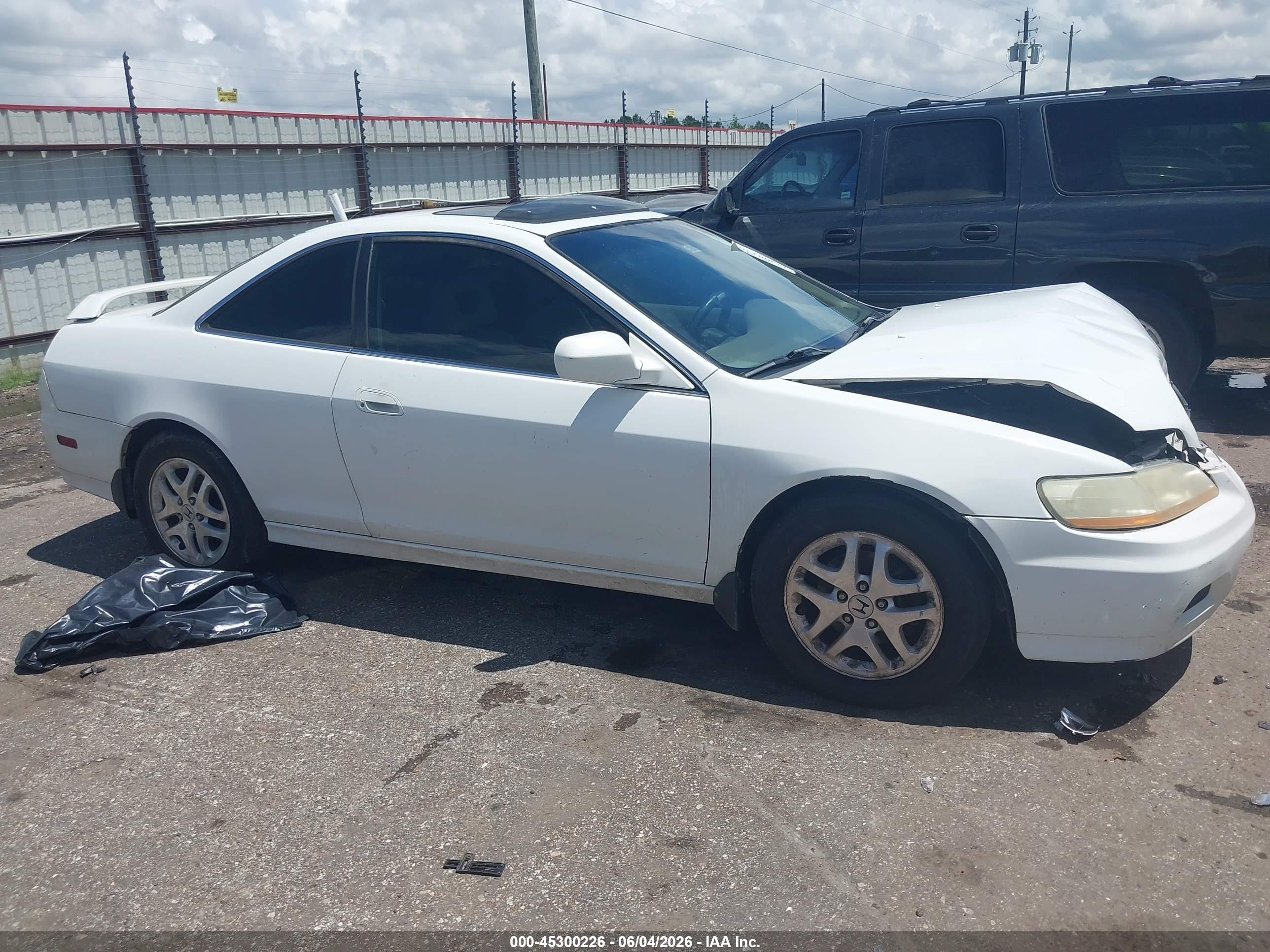 2001 Honda Accord 3.0 Ex White vin: 1HGCG22571A034124