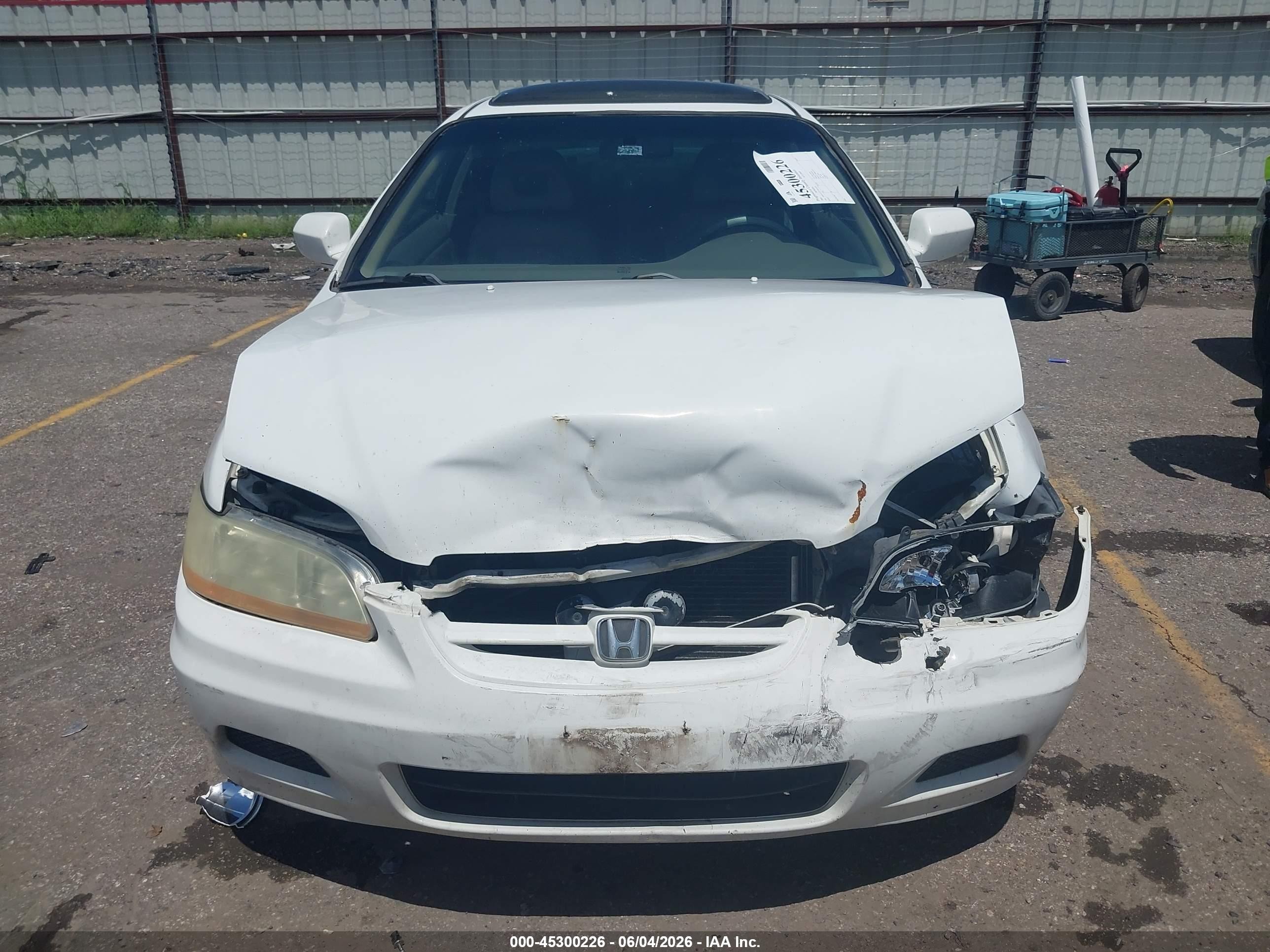 2001 Honda Accord 3.0 Ex White vin: 1HGCG22571A034124