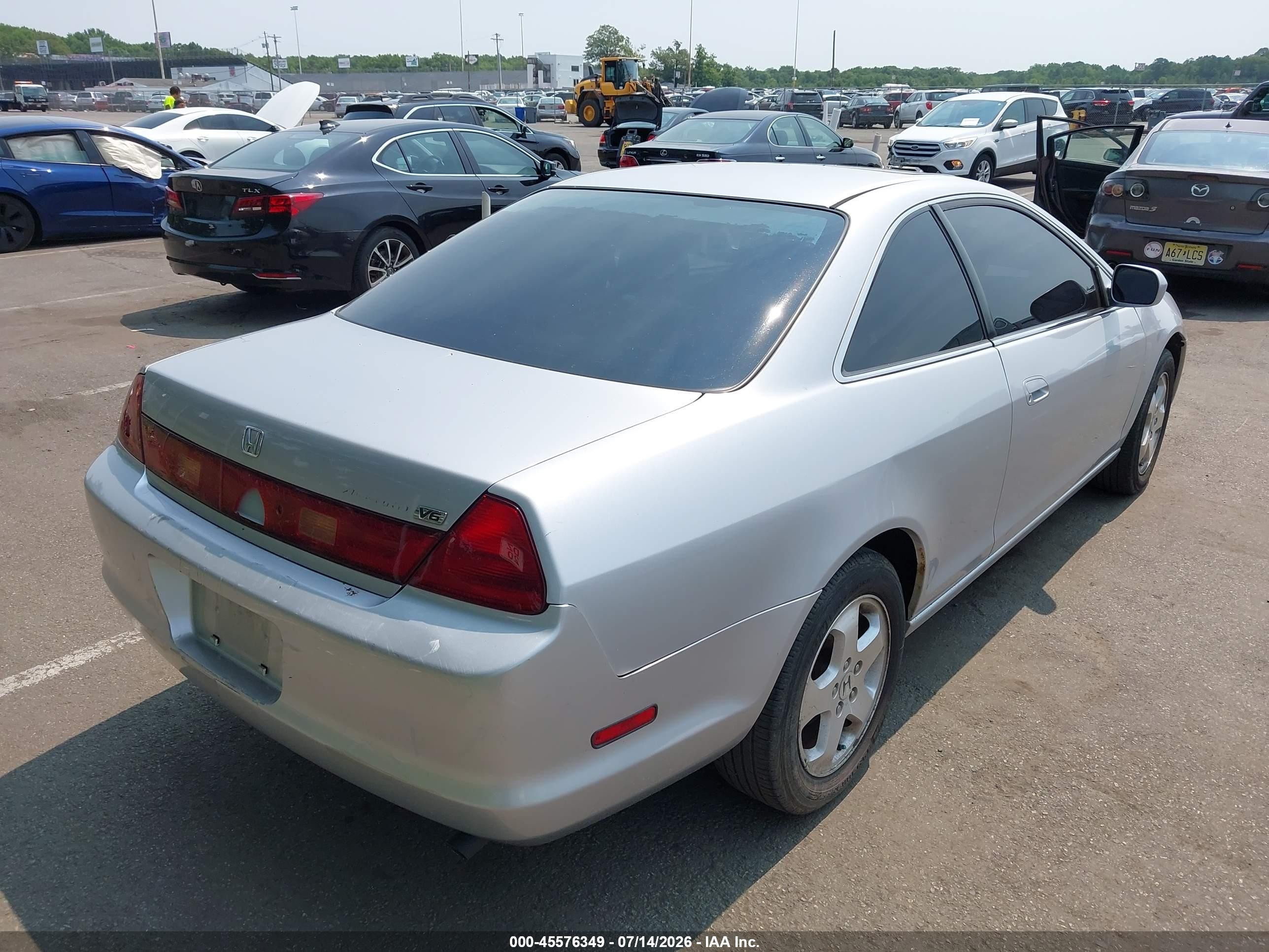 2000 Honda Accord 3.0 Ex Silver vin: 1HGCG2257YA022484