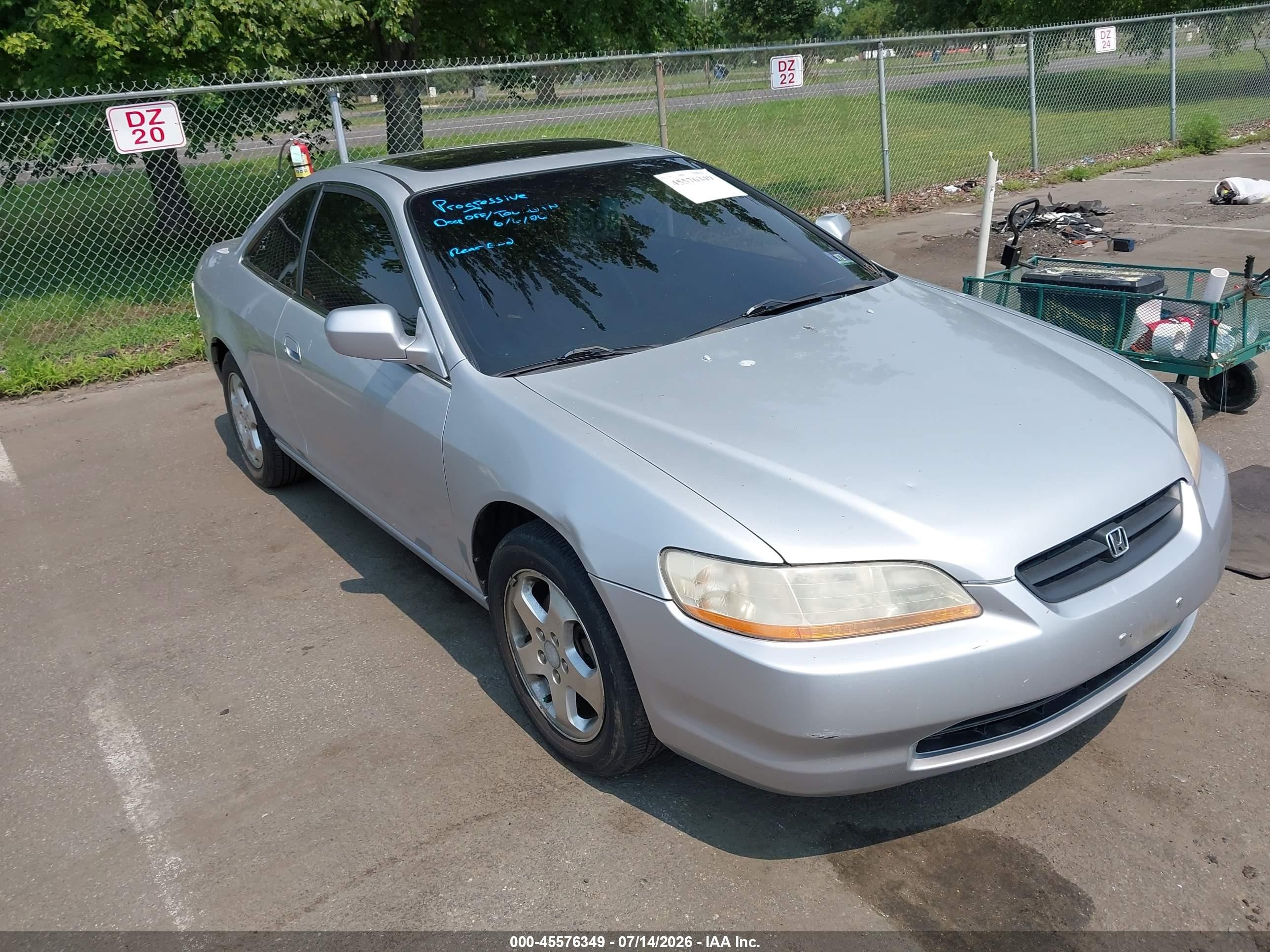 2000 Honda Accord 3.0 Ex Silver vin: 1HGCG2257YA022484