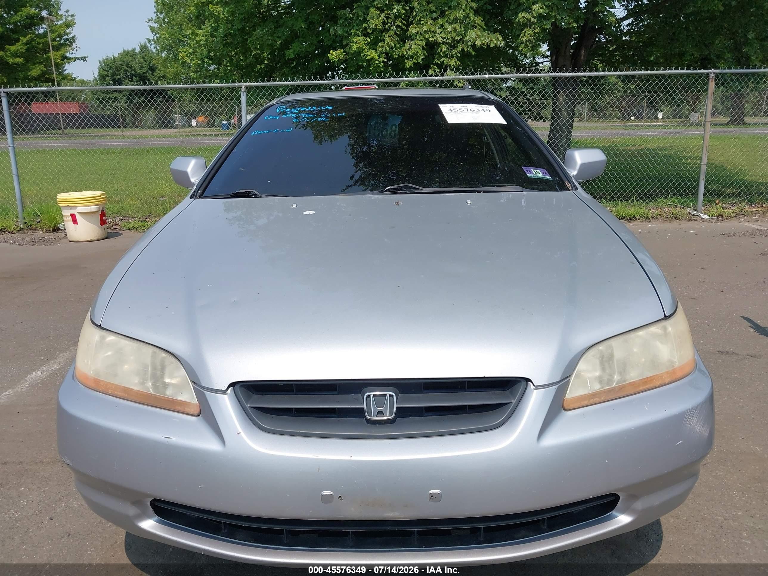 2000 Honda Accord 3.0 Ex Silver vin: 1HGCG2257YA022484