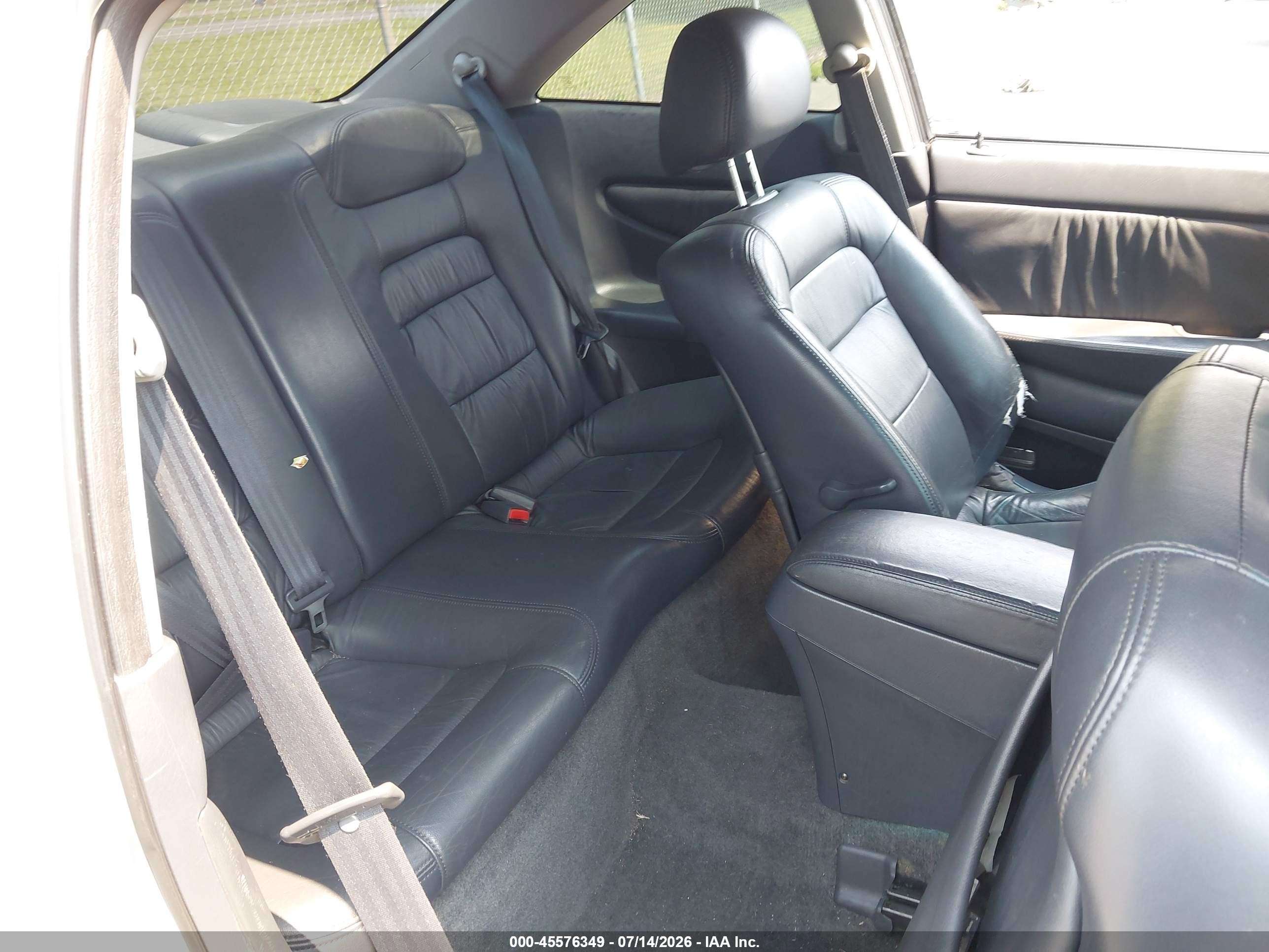 2000 Honda Accord 3.0 Ex Silver vin: 1HGCG2257YA022484