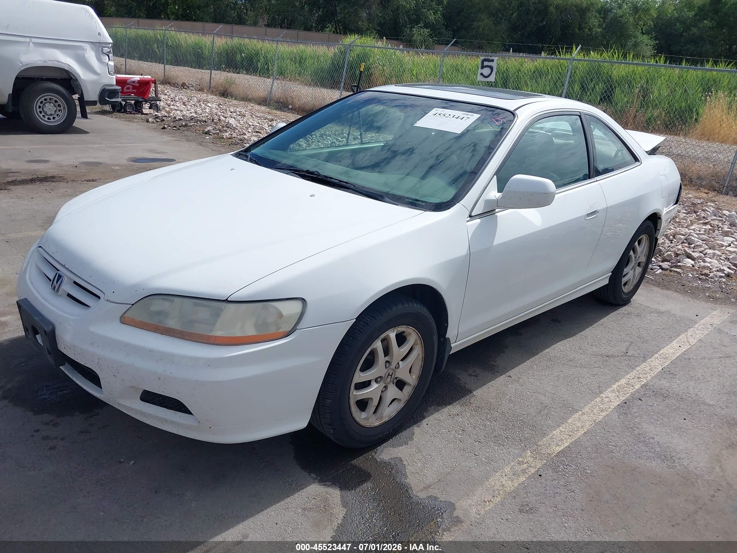 2001 Honda Accord 3.0 Ex White vin: 1HGCG22581A001780