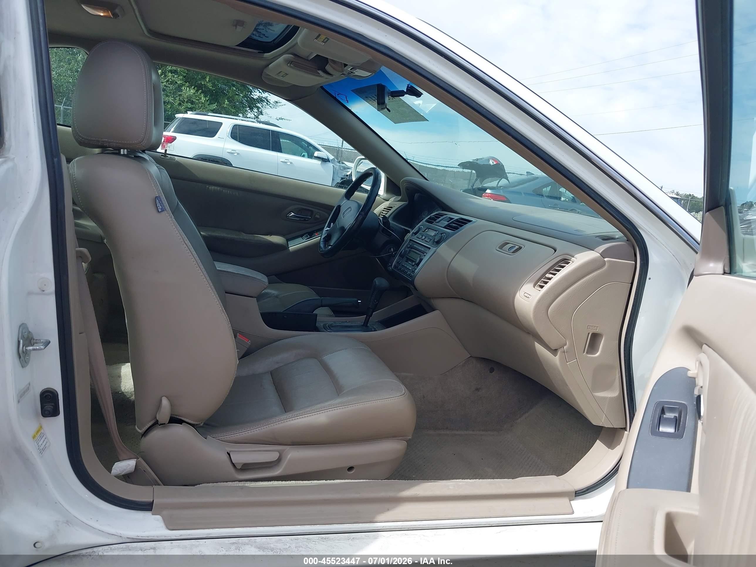 2001 Honda Accord 3.0 Ex White vin: 1HGCG22581A001780