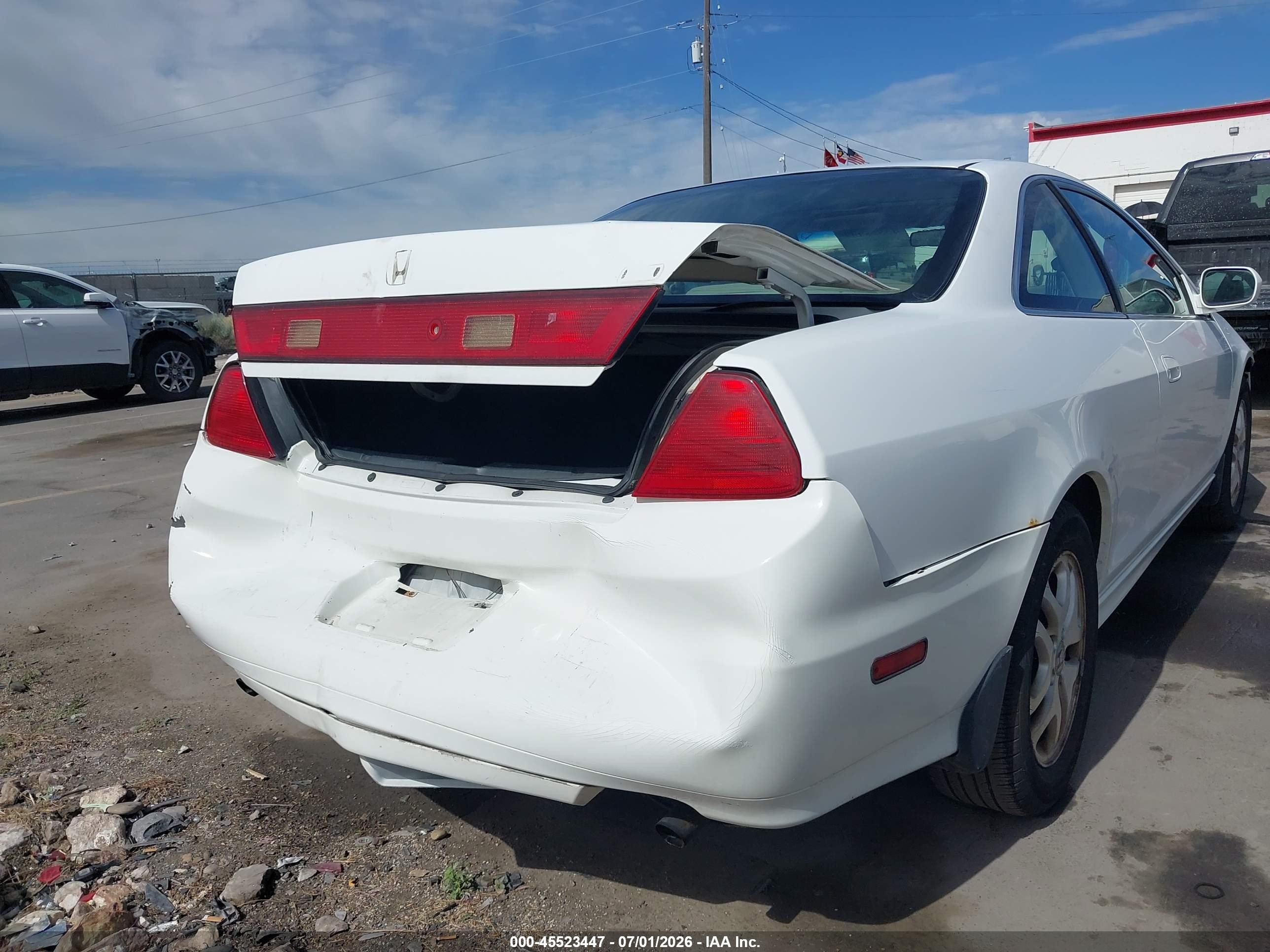 2001 Honda Accord 3.0 Ex White vin: 1HGCG22581A001780