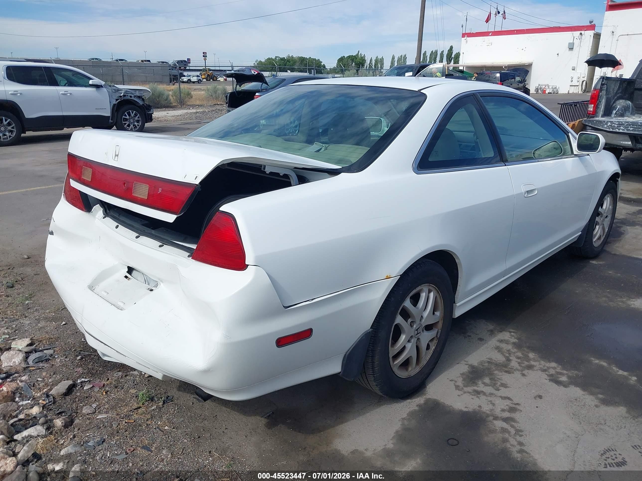2001 Honda Accord 3.0 Ex White vin: 1HGCG22581A001780