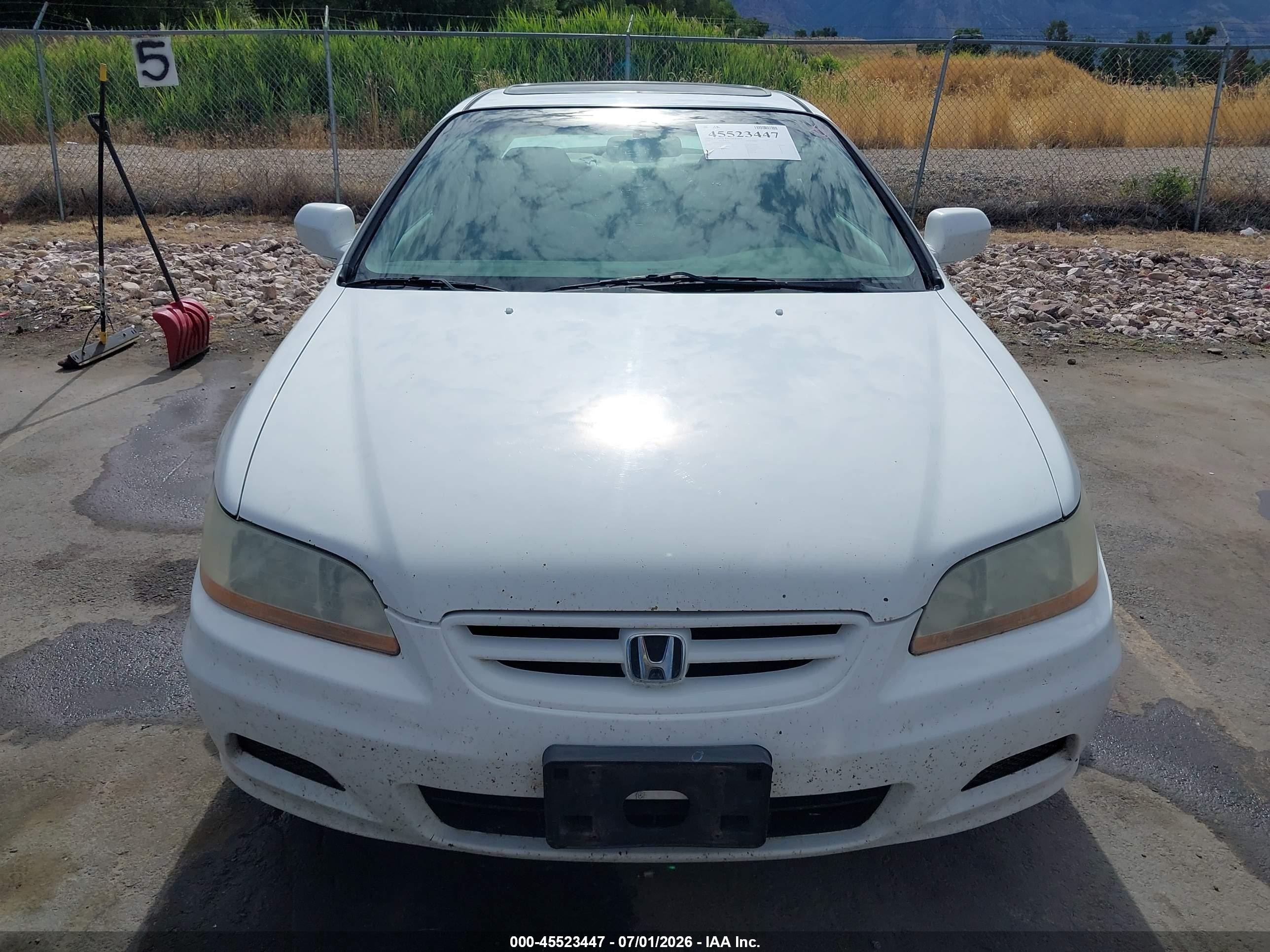 2001 Honda Accord 3.0 Ex White vin: 1HGCG22581A001780