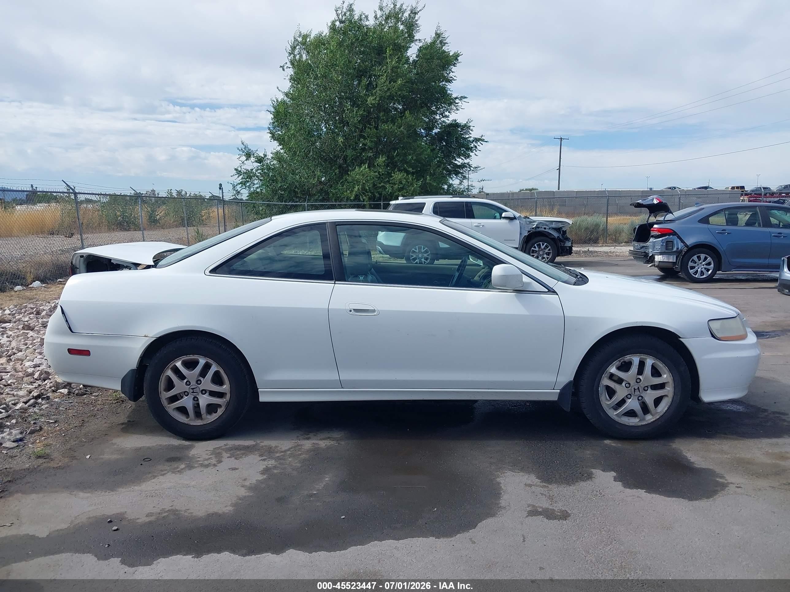2001 Honda Accord 3.0 Ex White vin: 1HGCG22581A001780
