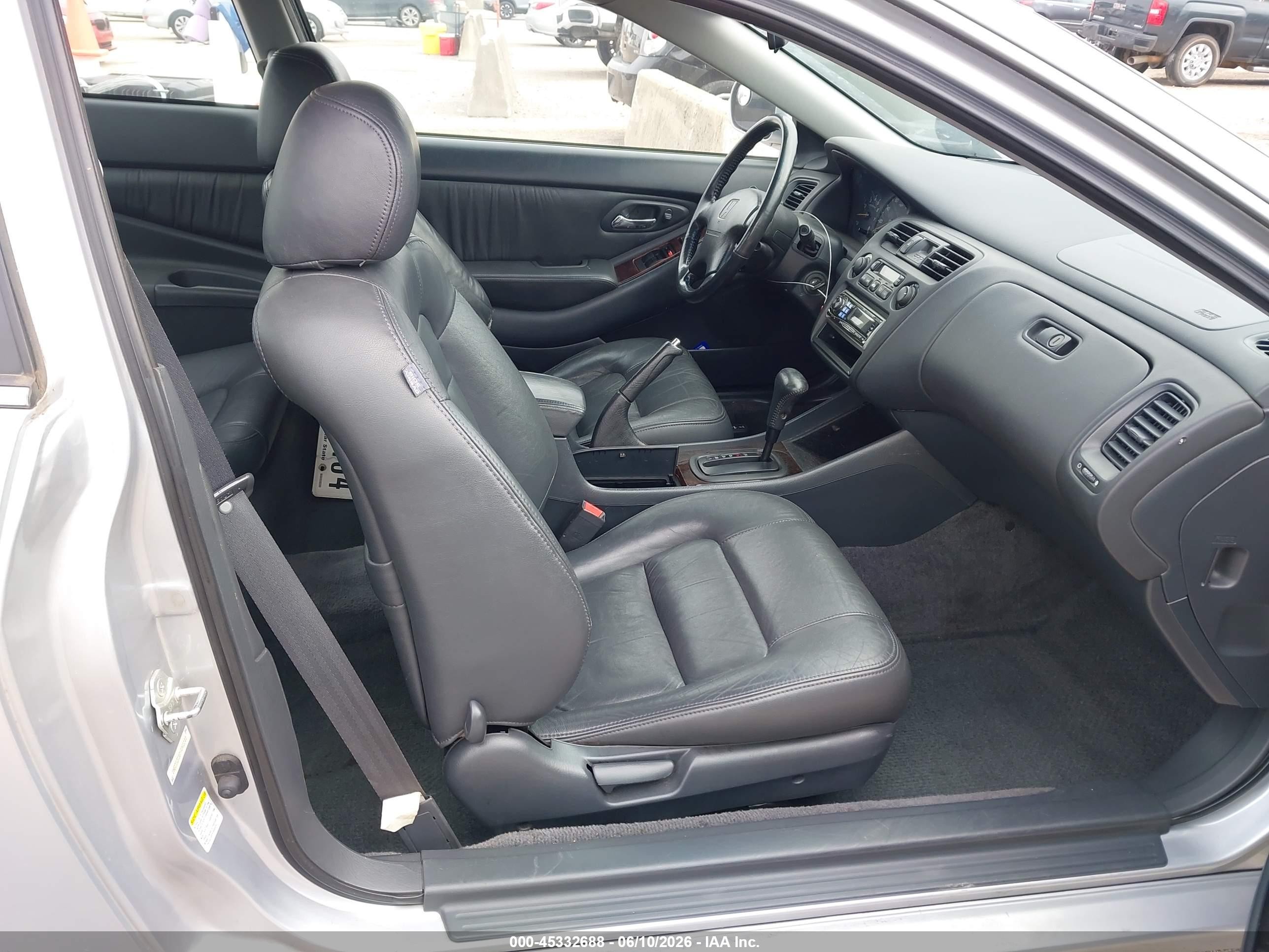 2000 Honda Accord 3.0 Ex Silver vin: 1HGCG2258YA041111