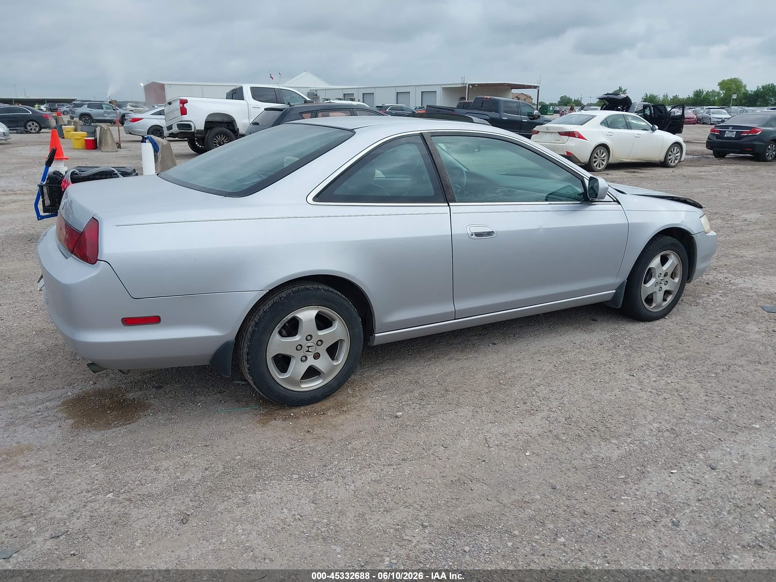 2000 Honda Accord 3.0 Ex Silver vin: 1HGCG2258YA041111