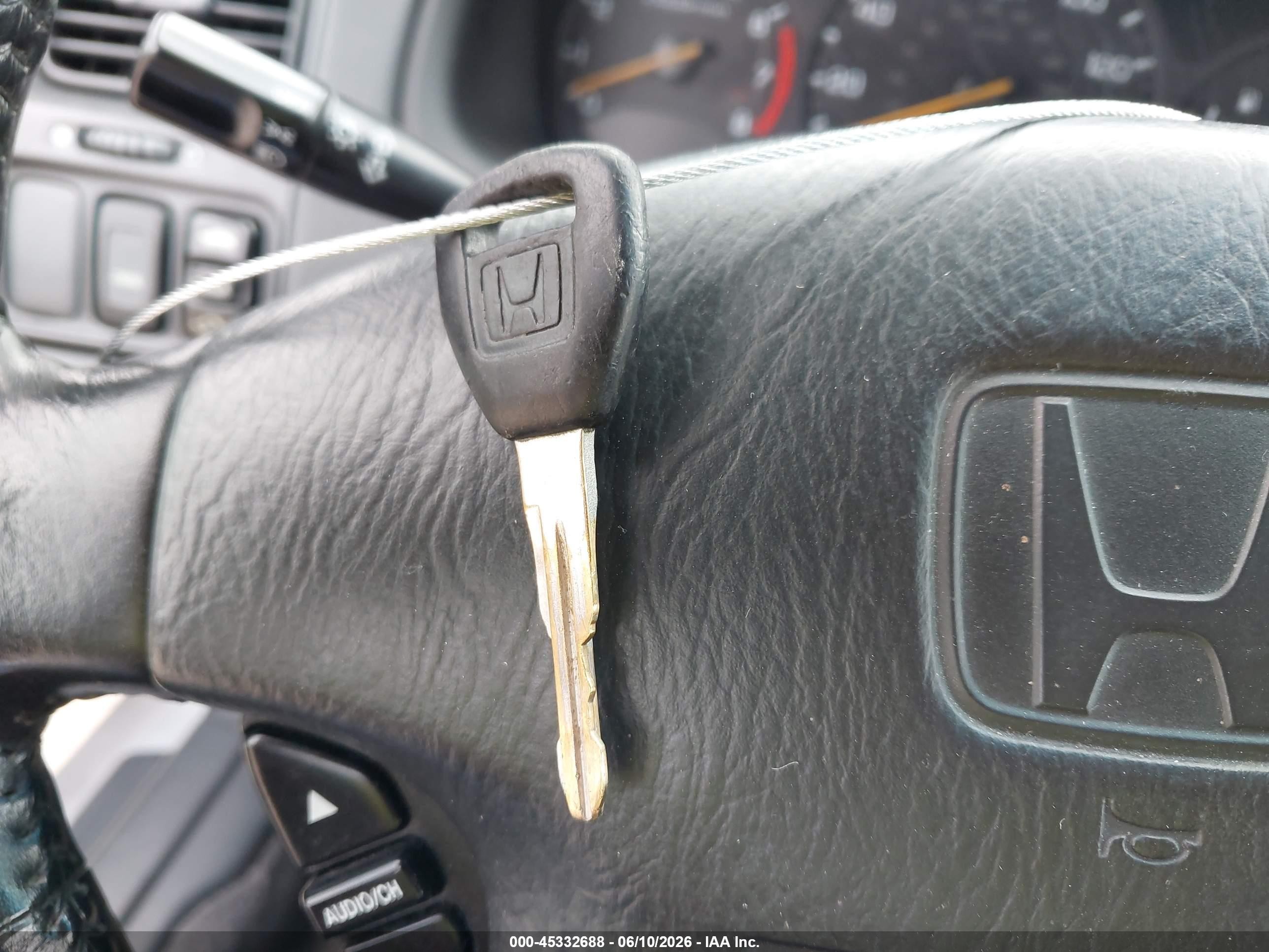 2000 Honda Accord 3.0 Ex Silver vin: 1HGCG2258YA041111