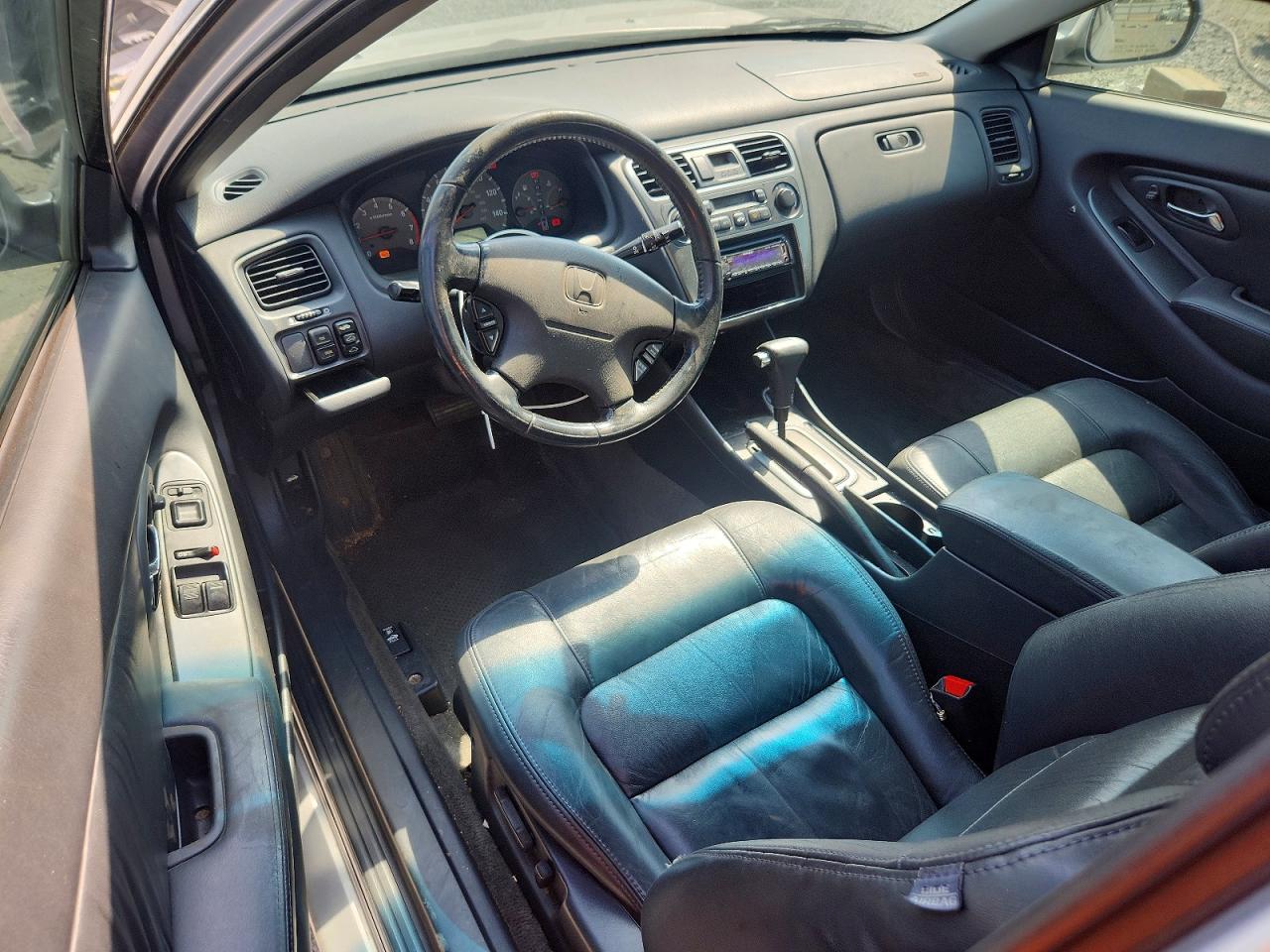 2002 Honda Accord Ex Silver vin: 1HGCG225X2A006187