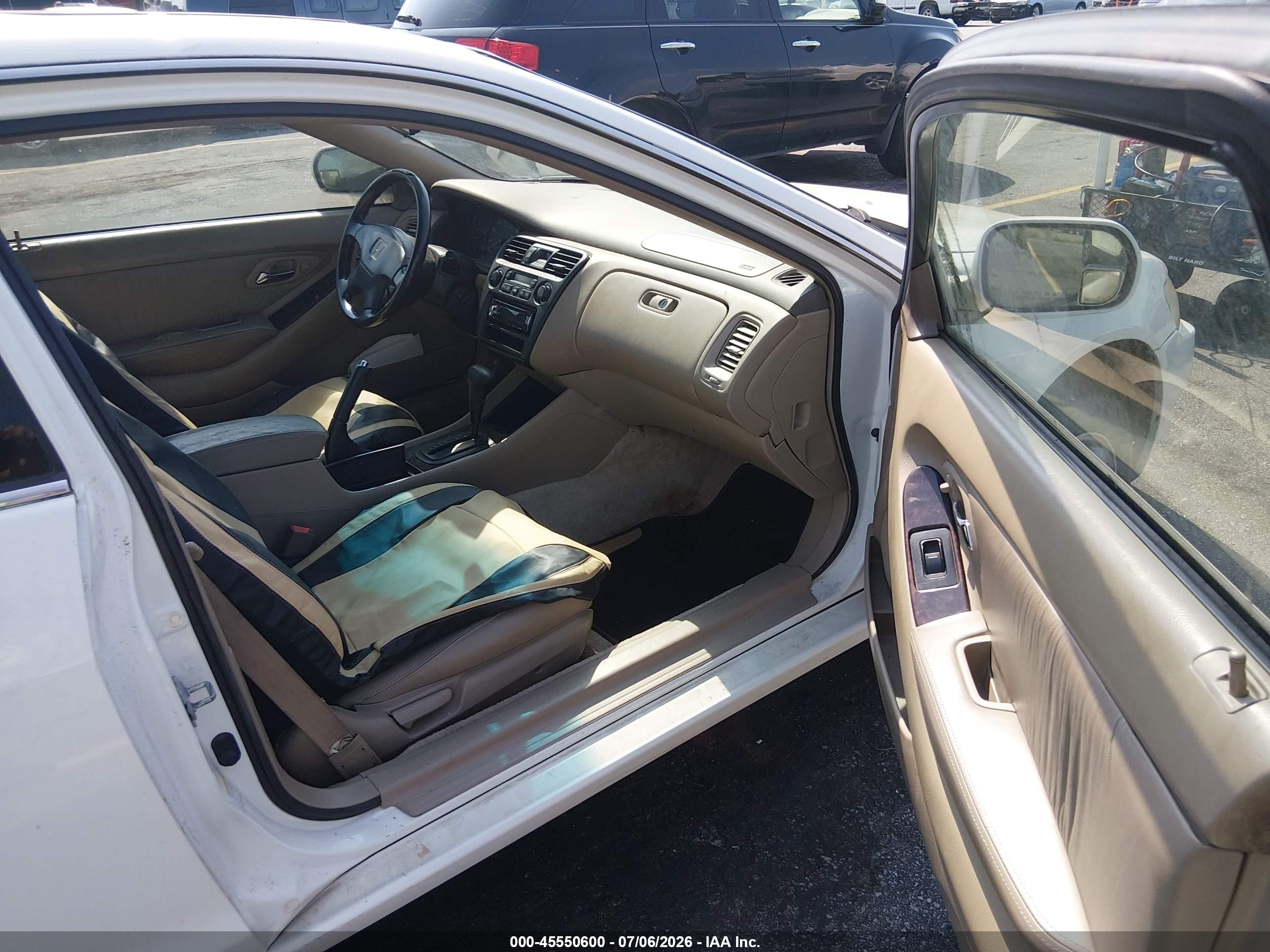 2000 Honda Accord 3.0 Ex White vin: 1HGCG225XYA014718