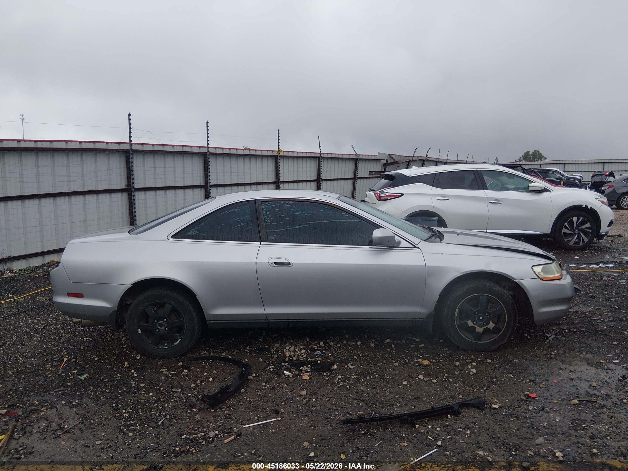 2000 Honda Accord 2.3 Lx Silver vin: 1HGCG3148YA008818