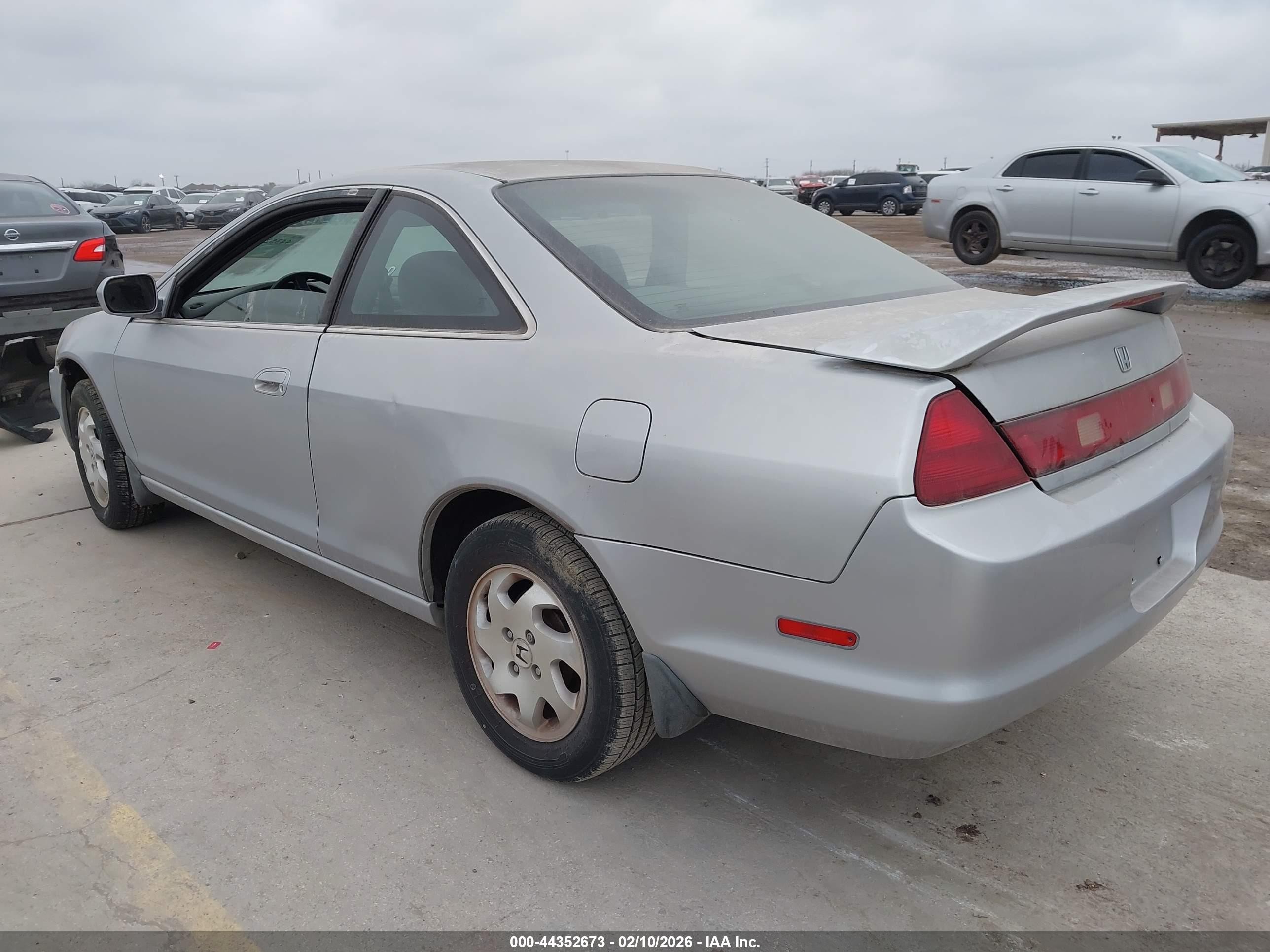 2000 Honda Accord 2.3 Ex Серебряный vin: 1HGCG3160YA010144