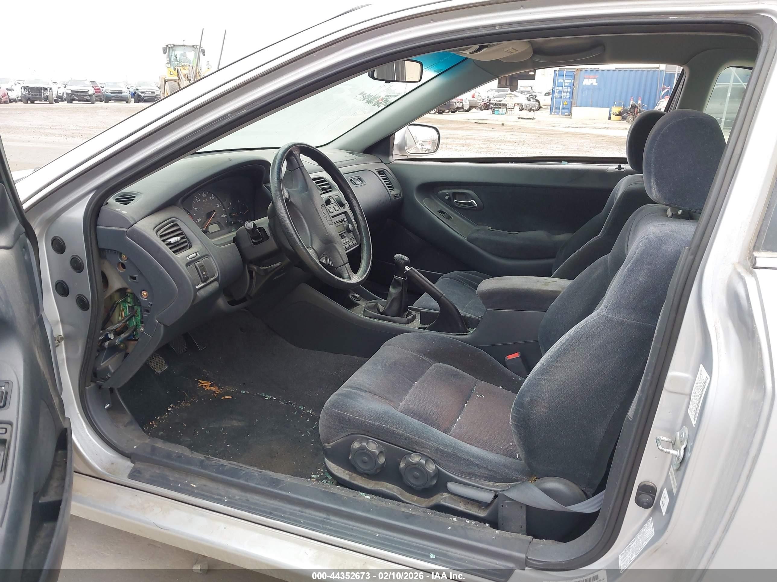 2000 Honda Accord 2.3 Ex Серебряный vin: 1HGCG3160YA010144